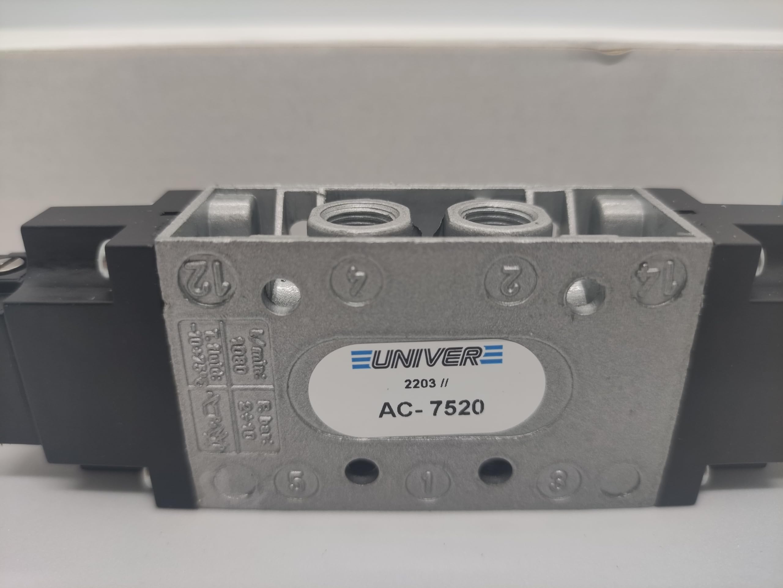 AC-7520 Electroválvula UNIVER 5/2 1/8" BISTABLE