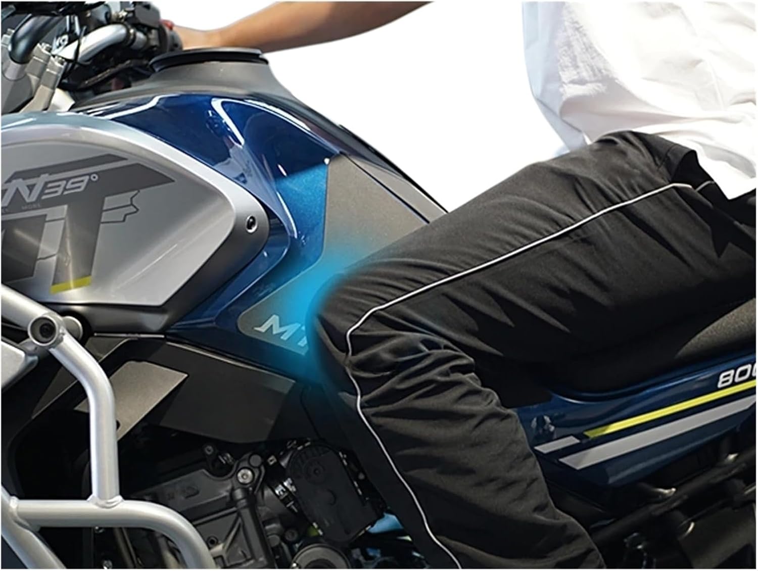 Motorcycle Tank Sticker Motorcycle Side Decal Gas Knee Grip Protector Anti-Slip Sticker Tank Traction Pad Anti-Scratch for CF&Moto 800MT CF800.