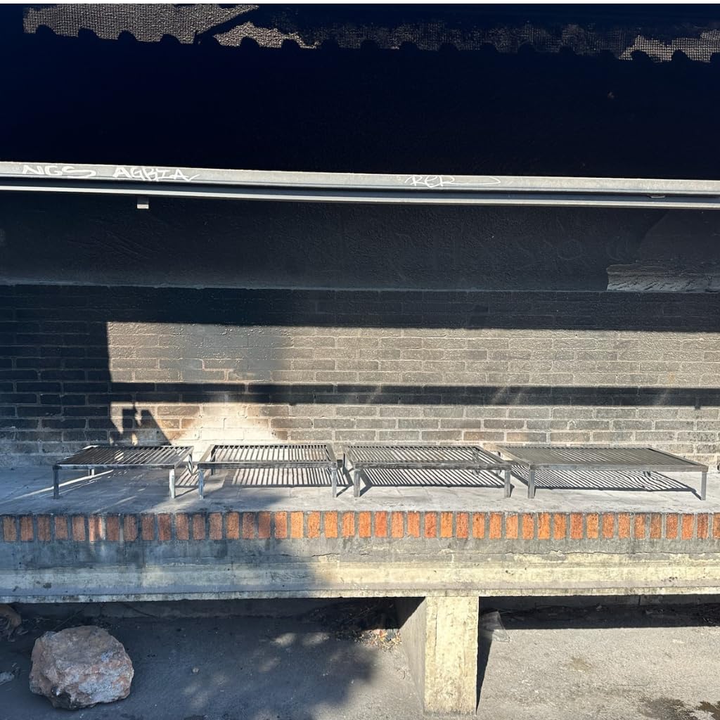 Ruszt do grillowania 50 x 50 x 15 cm stały pręt ze stali węglowej o grubości 8 mm super wytrzymały argentyński design. Nic Store BBQ
