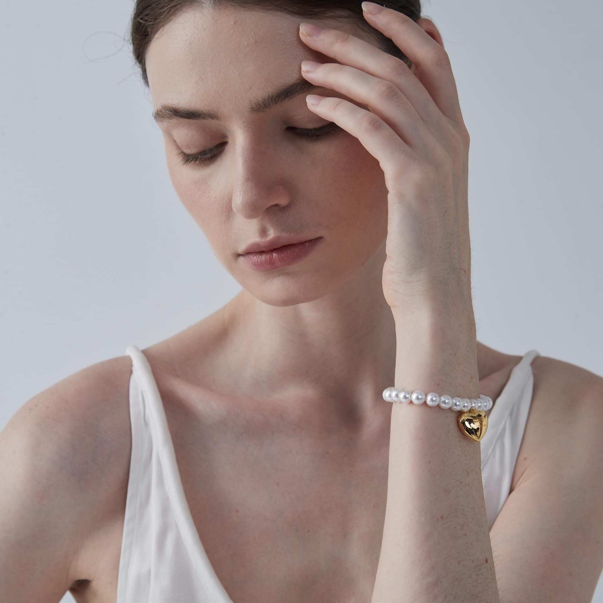 PERIMADE Pulsera personalizada con medallón de perlas con imagen de corazón con foto en el interior, pulsera con dije de texto personalizado que sostiene imagen para mujer, plata de ley 925, regalo