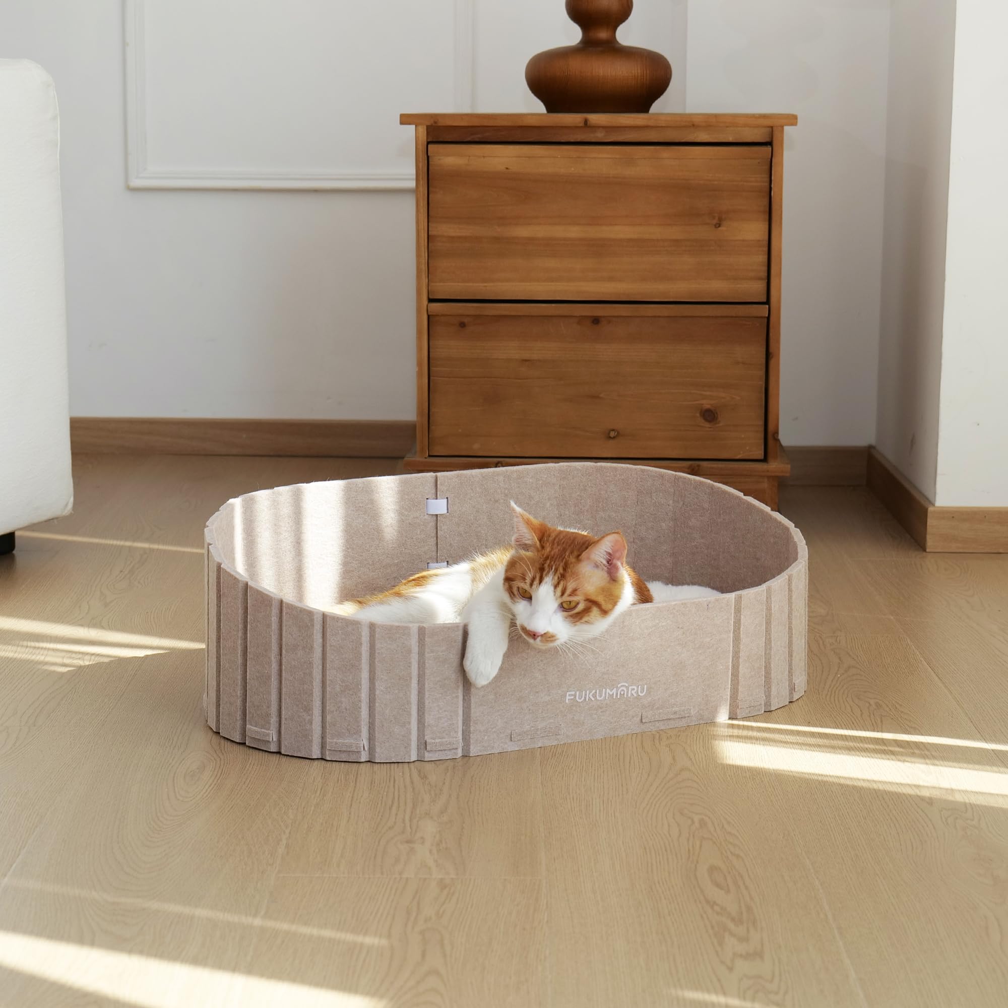FUKUMARU Cuccia per Gatti Interno- Letto Extra Large 60 cm con Cuscino in Peluche Finto Coniglio, Divano/Casa Ovale in Feltro per Gatti Domestici. Sabbia