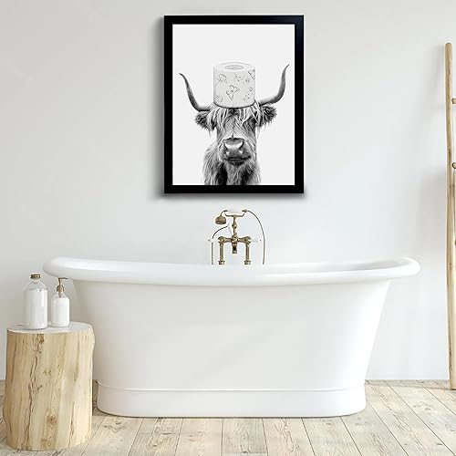 Vista 22 de YongArt Decoración de baño enmarcada en negro, divertido arte de pared de vaca de las tierras altas en bañera, 8 x 10 pulgadas Arte de pared de vaca