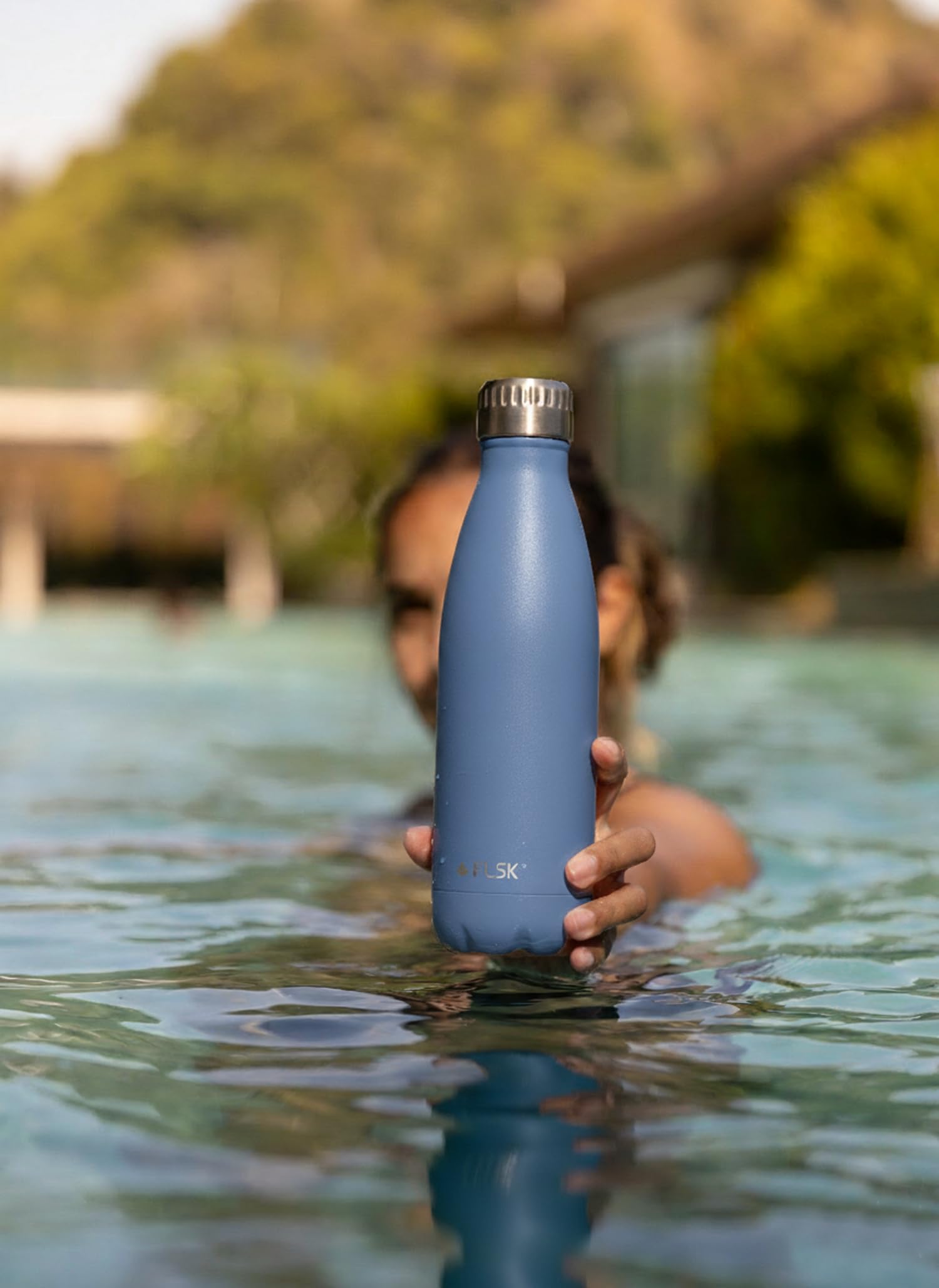 FLSK Trinkflasche – Premium Edelstahl Thermosflasche – 100 % auslaufsicher & kohlensäuregeeignet – hält 24 h kalt & 18 h heiß – BPA-frei (denim, 750 ml)