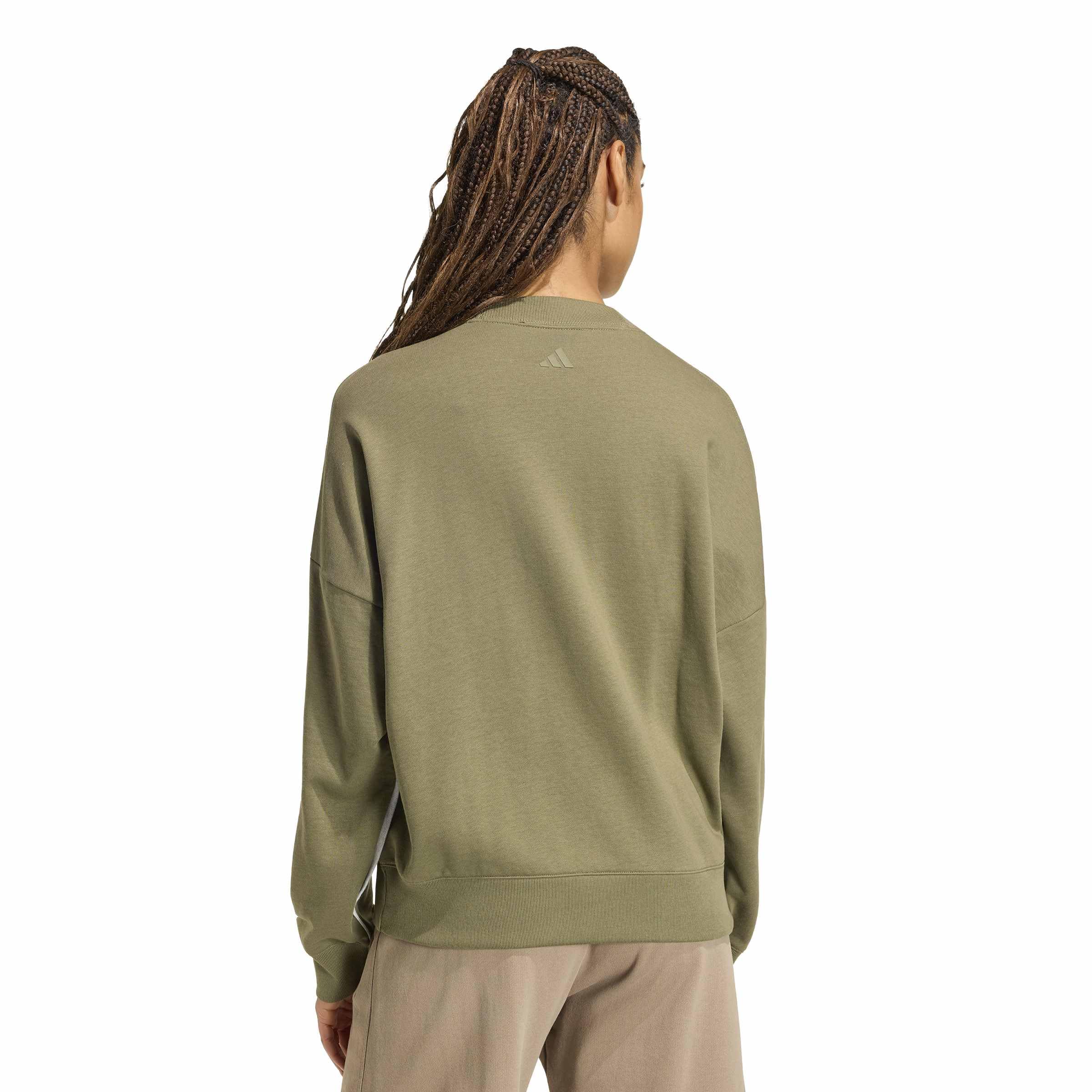 adidas Kobiety Seasonal Essentials Colorpop With Embroidered Graphic Sweatshirt, olive strata/lgh solid grey, XXL