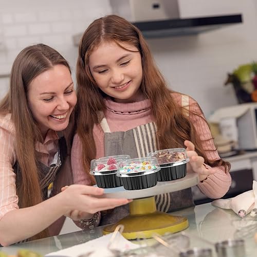 Vista 7 de Lainrrew Paquete de 50 tazas para hornear con tapas, moldes de papel de aluminio para magdalenas, moldes de papel de aluminio desechables, soportes