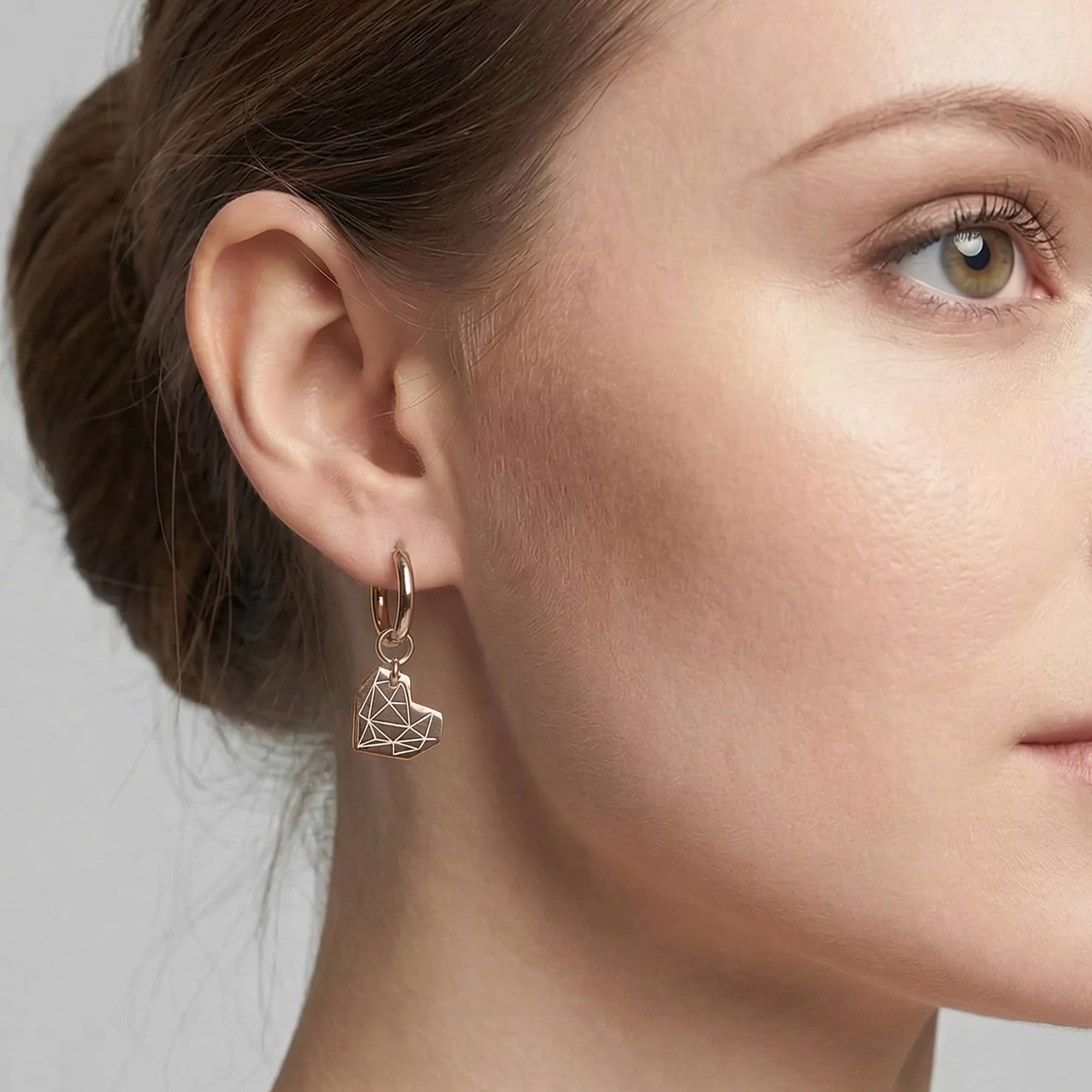 LIEBESKIND BERLIN Damen Creole – Ohrringe aus Edelstahl mit Broken Heart Motiv - Herz Anhänger - Eleganter Schmuck für jeden Anlass und das perfekte Geschenk