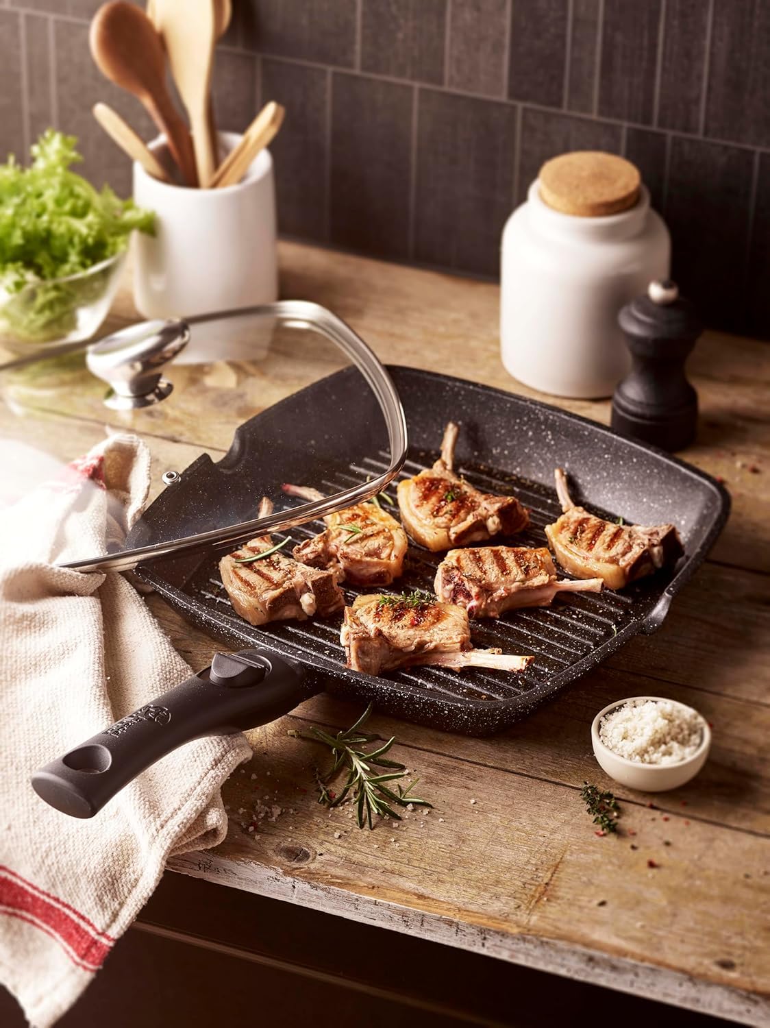 Pradel Excellence, PCUI001022, Grillpfanne aus Aluminiumguss 28x28cm, Deckel aus Glas, Antihaftbeschichtung in Steinoptik, Abnehmbarer Griff, Alle Herdarten