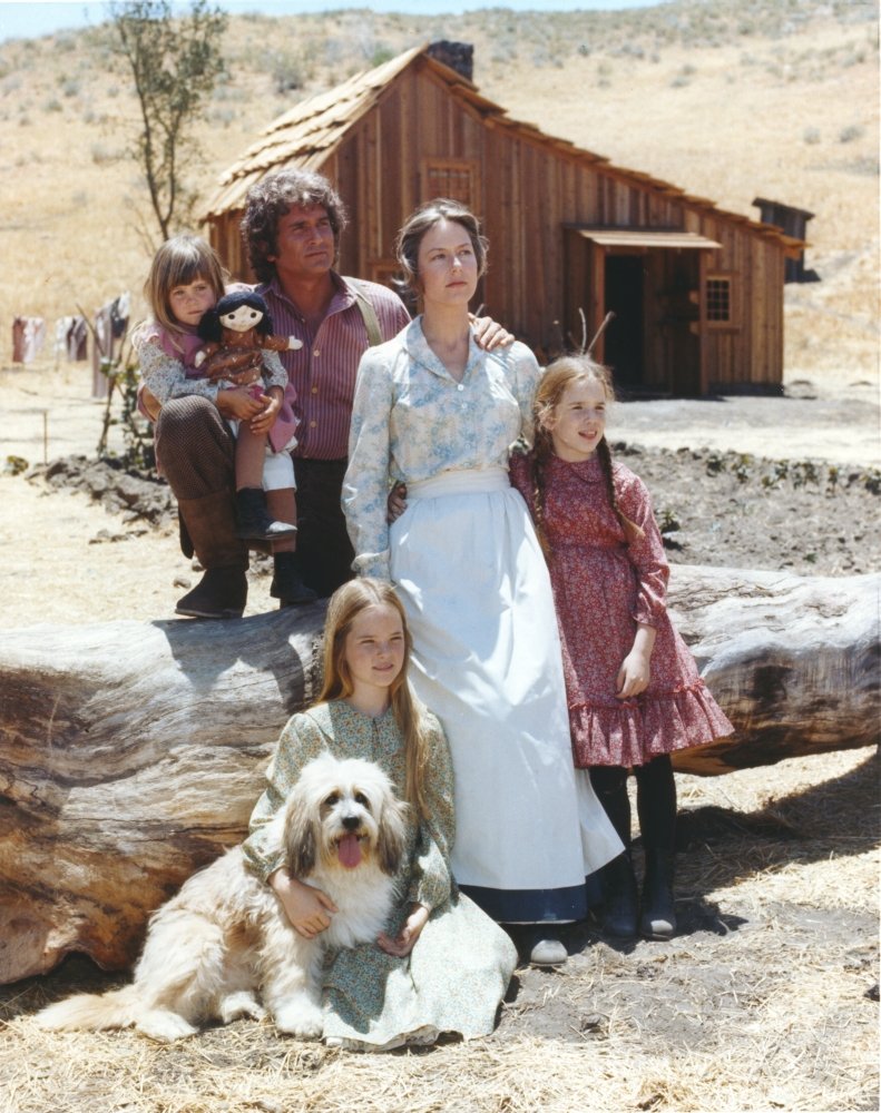 写真Little House On The Prairie Amazon.com: Little House On The Prairie Cast in Group Picture with