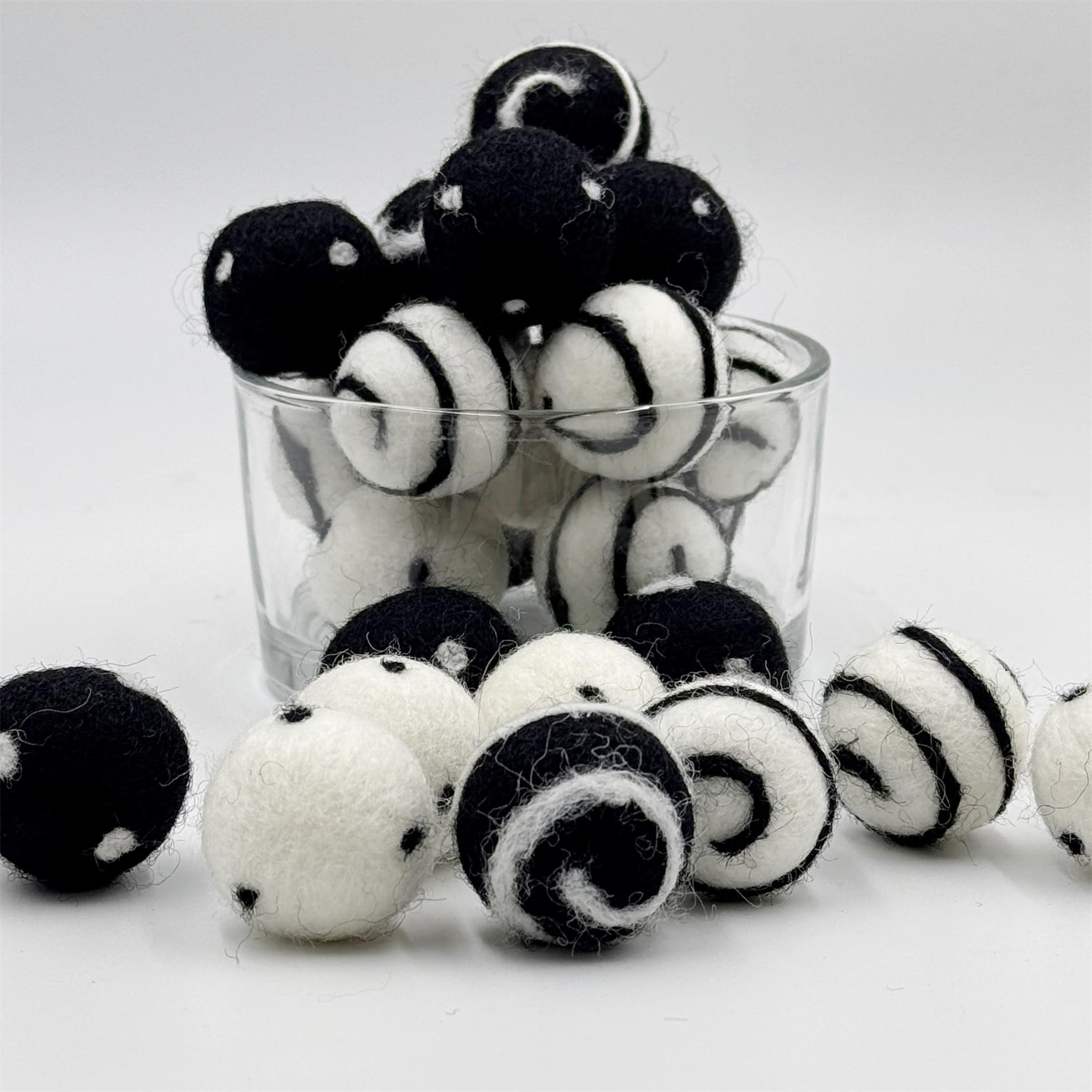 Wool Felt Balls for Crafts 2.5cm 40pc Black White Polka Dots DIY Felt Ball Garland, Black and White, Approx. 2.5Cm - Image 3