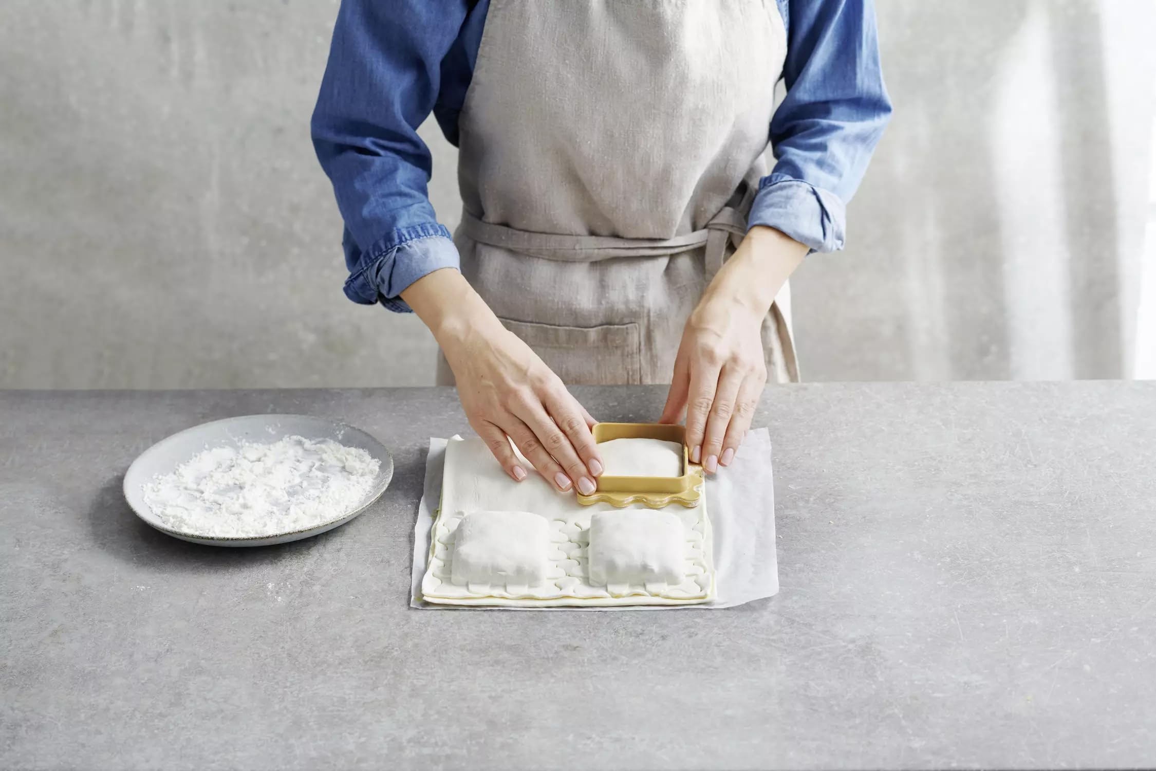Betty Bossi - Krapfen & Kräpfli, Backbuch mit 30 feinen Krapfen-Rezepten für Hauptmahlzeiten, Desserts oder Apéros Rezepte Rezeptideen für Kochen und Backen so wie 3 Kunststoff-Ausstechern