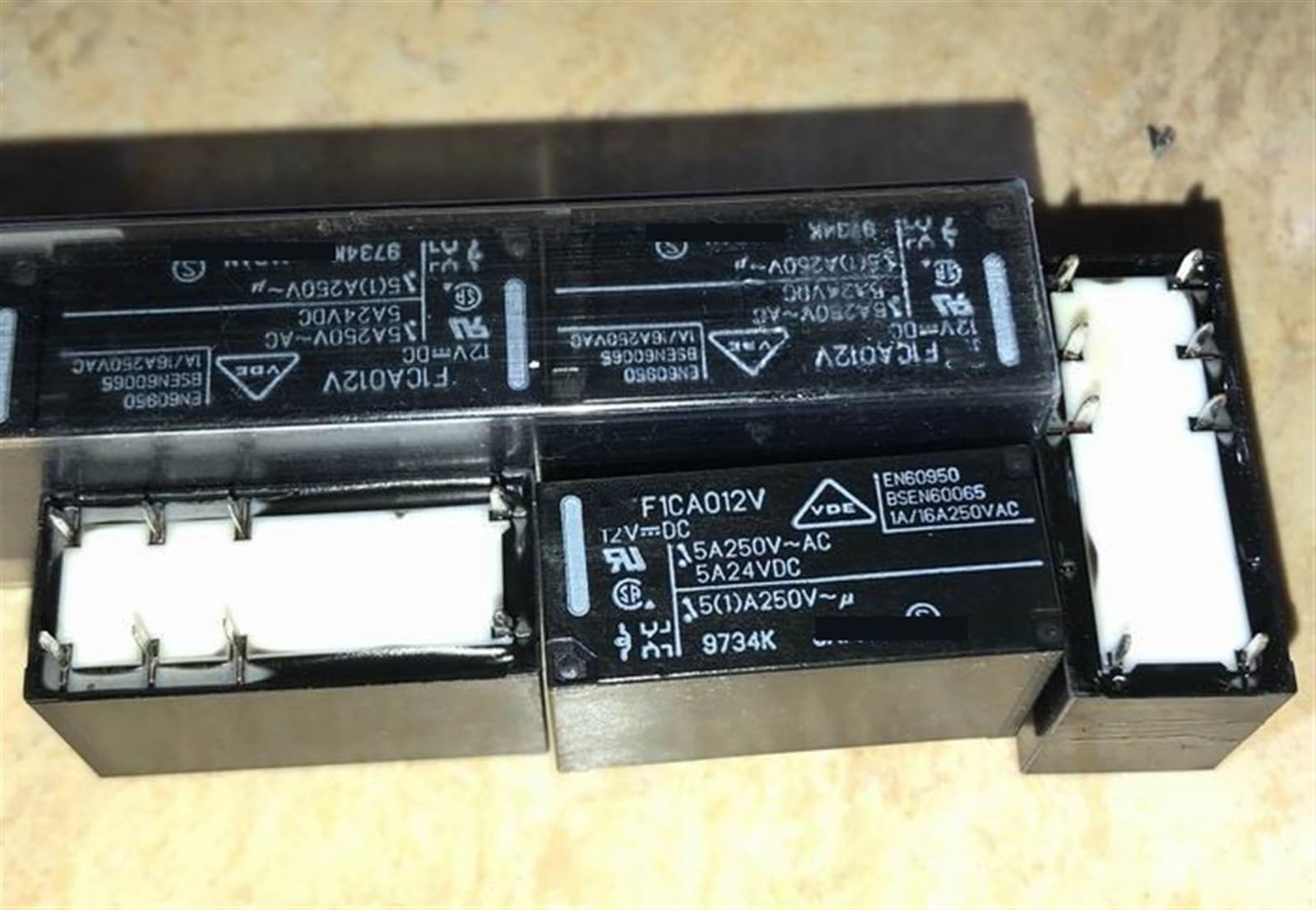 Relais F1CA012V 12V 5A à commutation stable pour automatisme