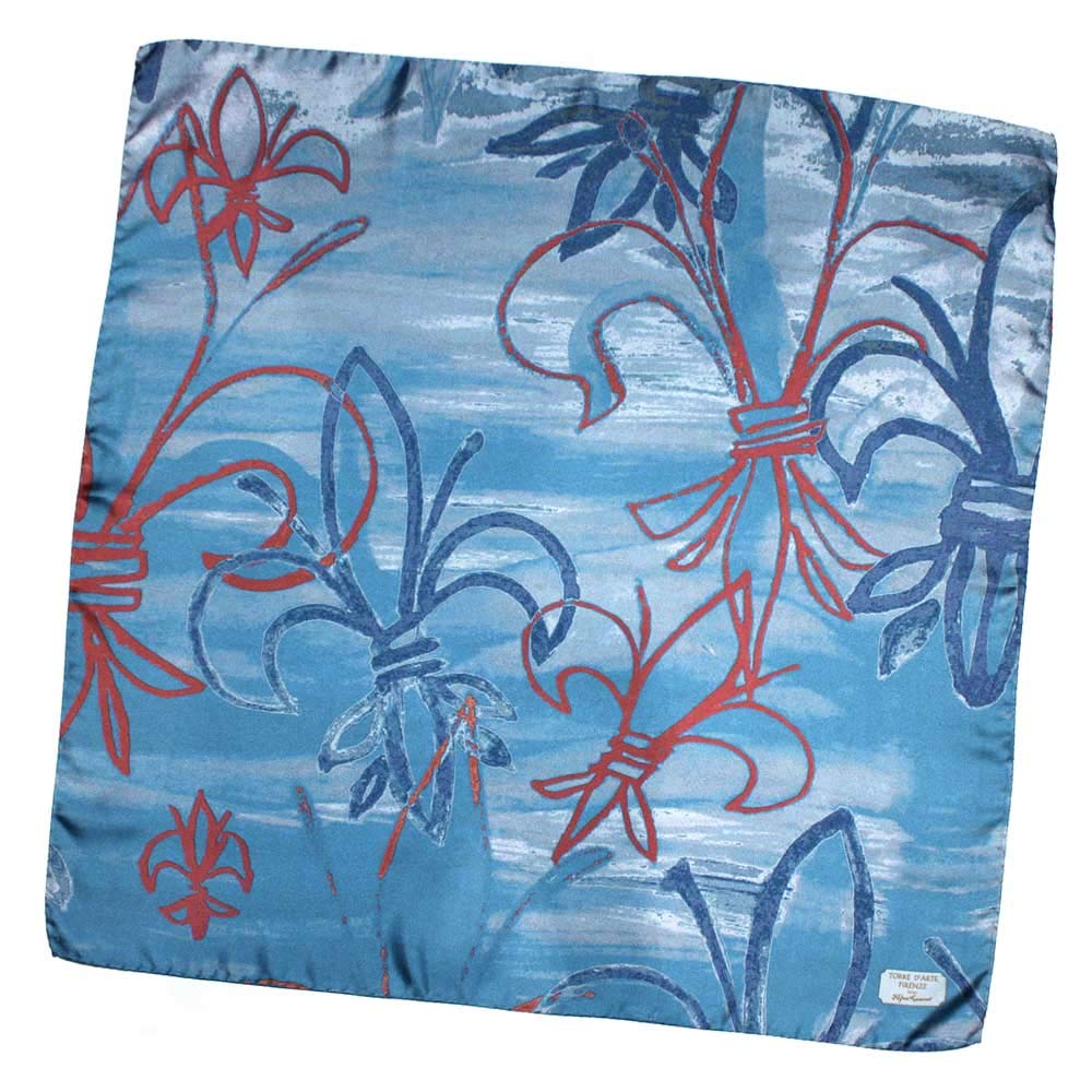 Gigli Florence foulard artistique exclusif pure soie 70 x 70 cm made in Italy. Reproduit des contrats irréguliers sur fond brossé la fleur de l'Iris, symbole de Florence.
