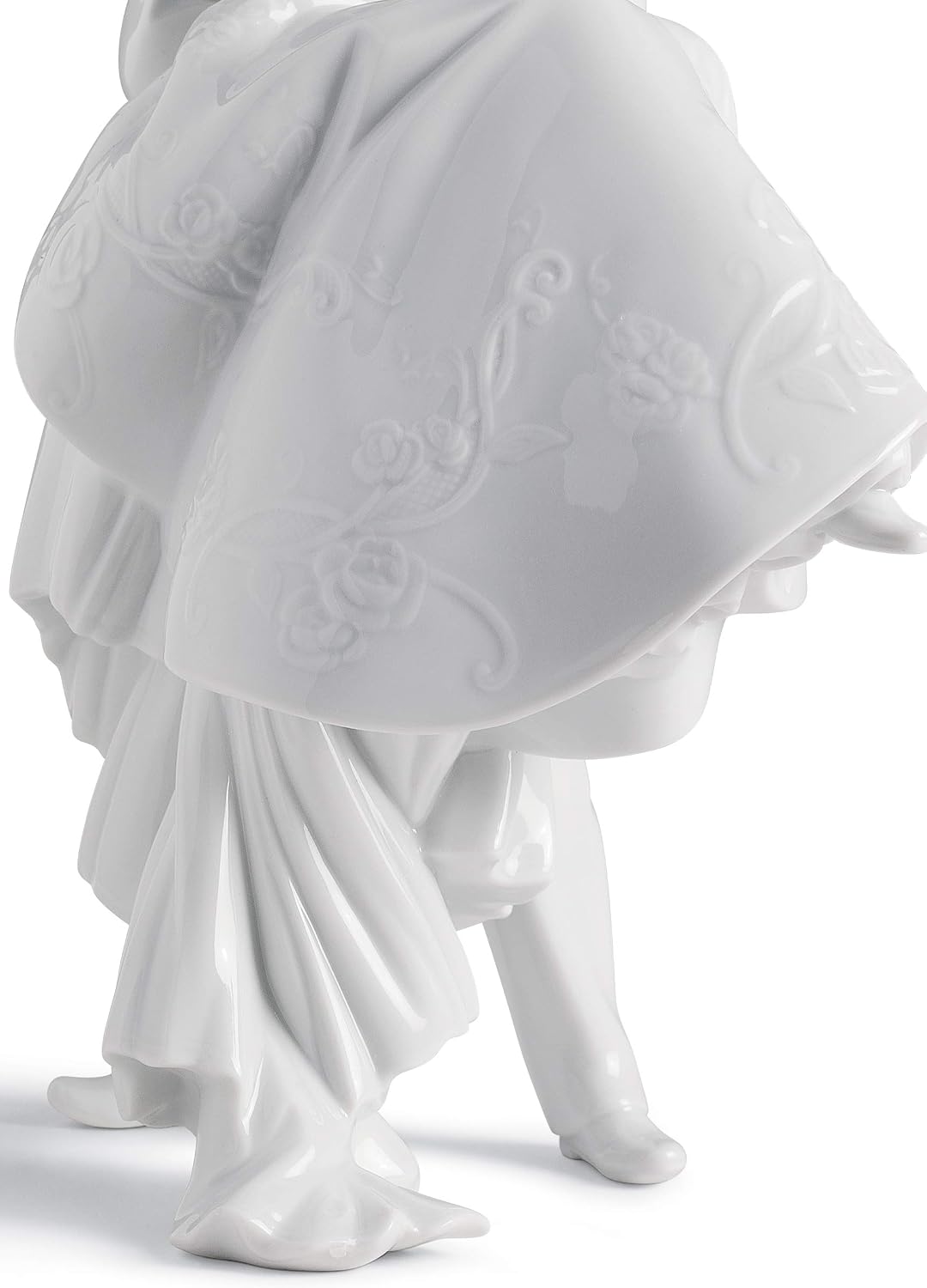 LLADRÓ Love Ii Couple Figurine. Porcelain Bride and Groom Figure.