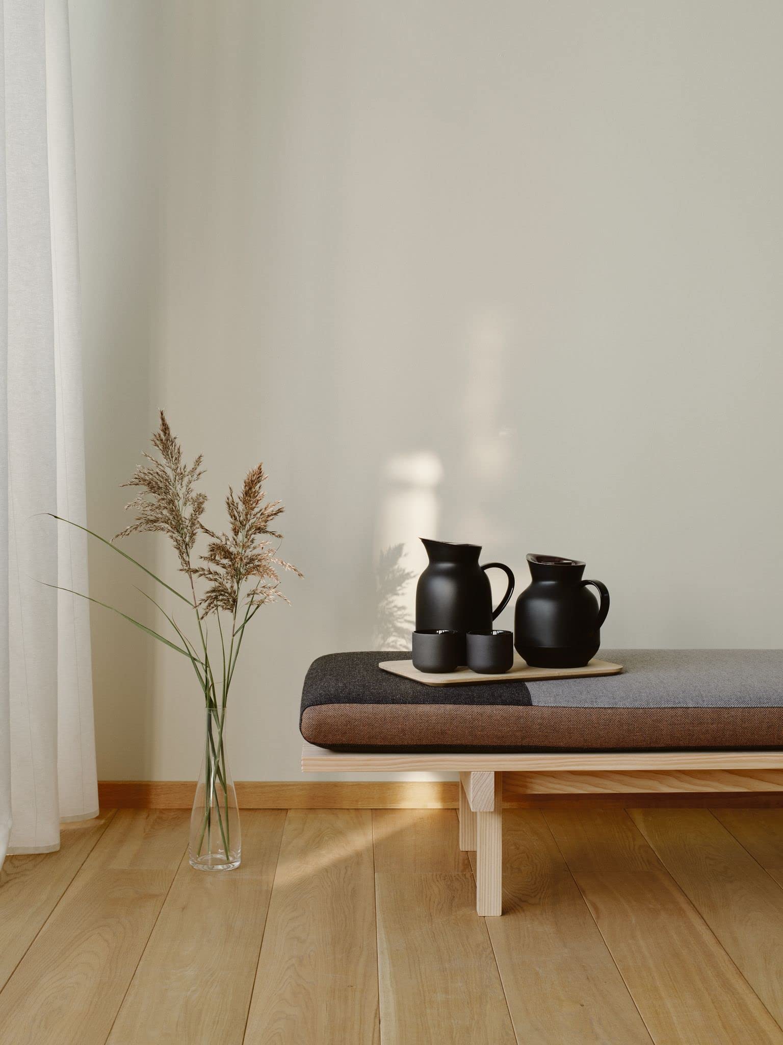 Stelton Isolierkanne Amphora - Teekanne, Thermoskanne, Thermosflasche | 1-Liter-Kunststoffkanne mit Thermo-Glaseinsatz - Zubehör für Haushalt, Küche, Esszimmer - Mattes Finish, Soft Black