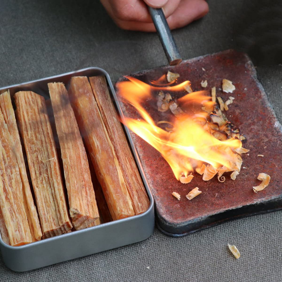 Survival - Set di pietra focaia di emergenza, asta di magnesio Flint Fire Starter scatola impermeabile, per esterni Fatwood Stick Fire Starter Strumento di sopravvivenza