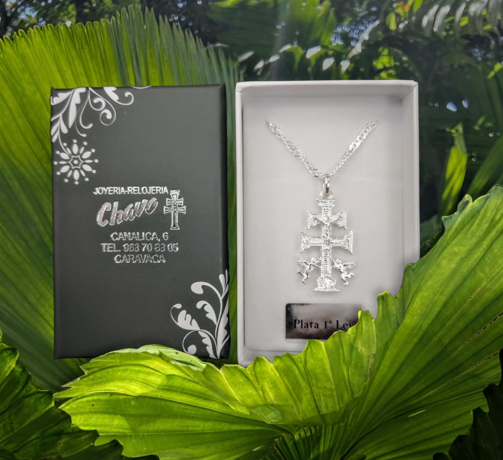 Sebaoth Cruz de Caravaca y Cadena - Diseño Exclusivo Plata 925 - Fabricado, Bendecido y Empaquetado en Caravaca de la Cruz - Ideal para Regalo Unisex - Belleza, Fe y Espiritualidad