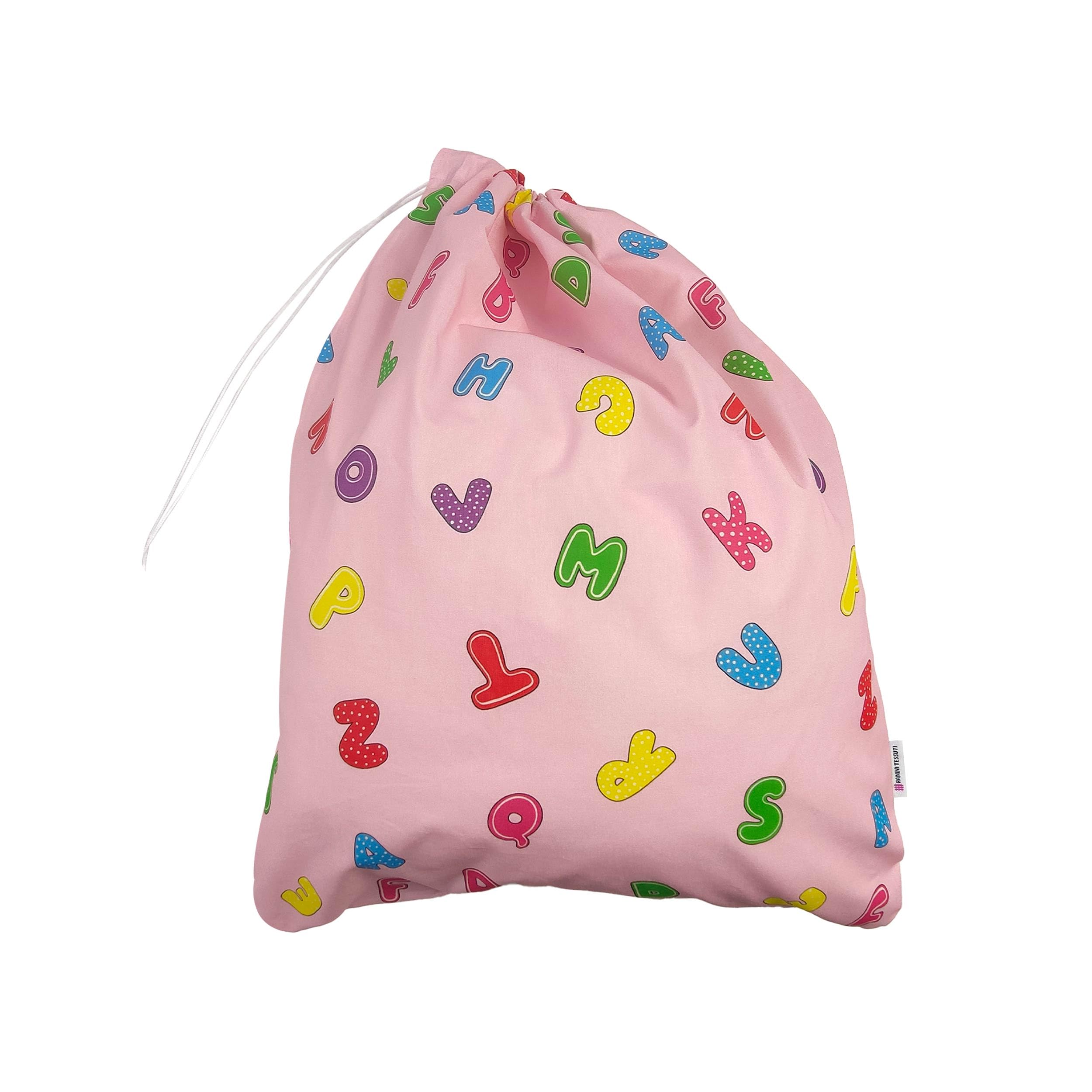 Panini Tessuti Ensemble de puériculture, Sac de Couchage et Pochette pour bébés de 2 à 6 Ans - Tissu matelassé 100% Coton - Made in Italy (Lettres Roses Ensemble de puériculture)