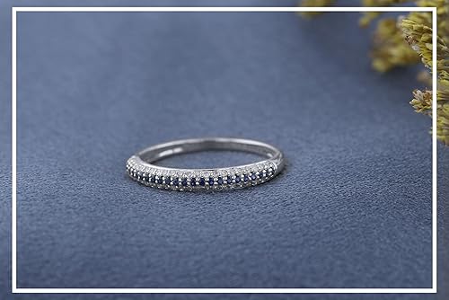 Miniatura 4 de Dazzlingrock Collection Anillo de boda redondo de zafiro azul y diamante blanco para mujer, disponible en oro de 10 quilates