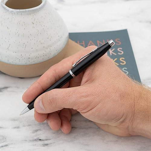 Vista 25 de Bolígrafo Cross Century II grabado en acabado lacado negro con borde dorado. Bolígrafo de regalo grabado de lujo para graduación, premios