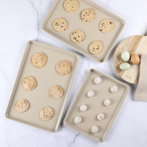 Miniatura 5 de Martha Stewart Gallen - Juego de 3 bandejas de galletas, bandejas para hornear de 13 pulgadas, 15 pulgadas, 17 pulgadas, cerámica antiadherente, sin