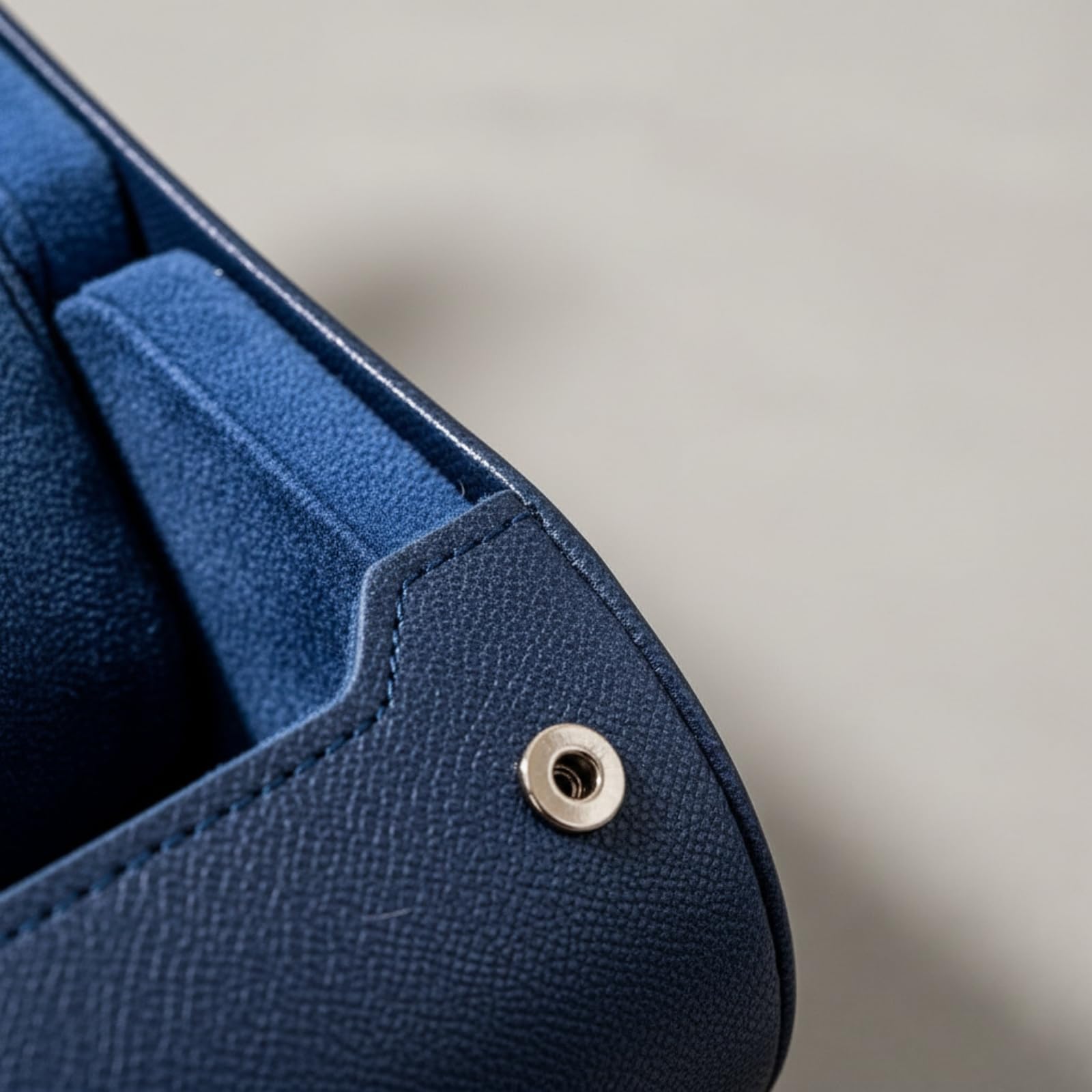 Estuche Relojes Microfibra Ahorra Espacio Organizador Relojes con Tapa con Articulación Estructurado para Viaje, Tocador, Dormitorio, Negro+Marrón