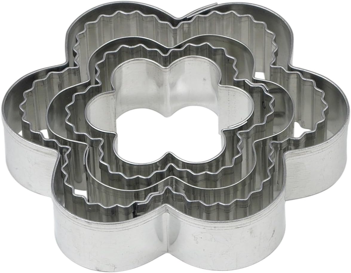 Mrs. Anderson’s Baking 42155 Cookie and Fondant Cutters, Graduated Crinkle Hearts, 5-Piece Set with Storage Tin