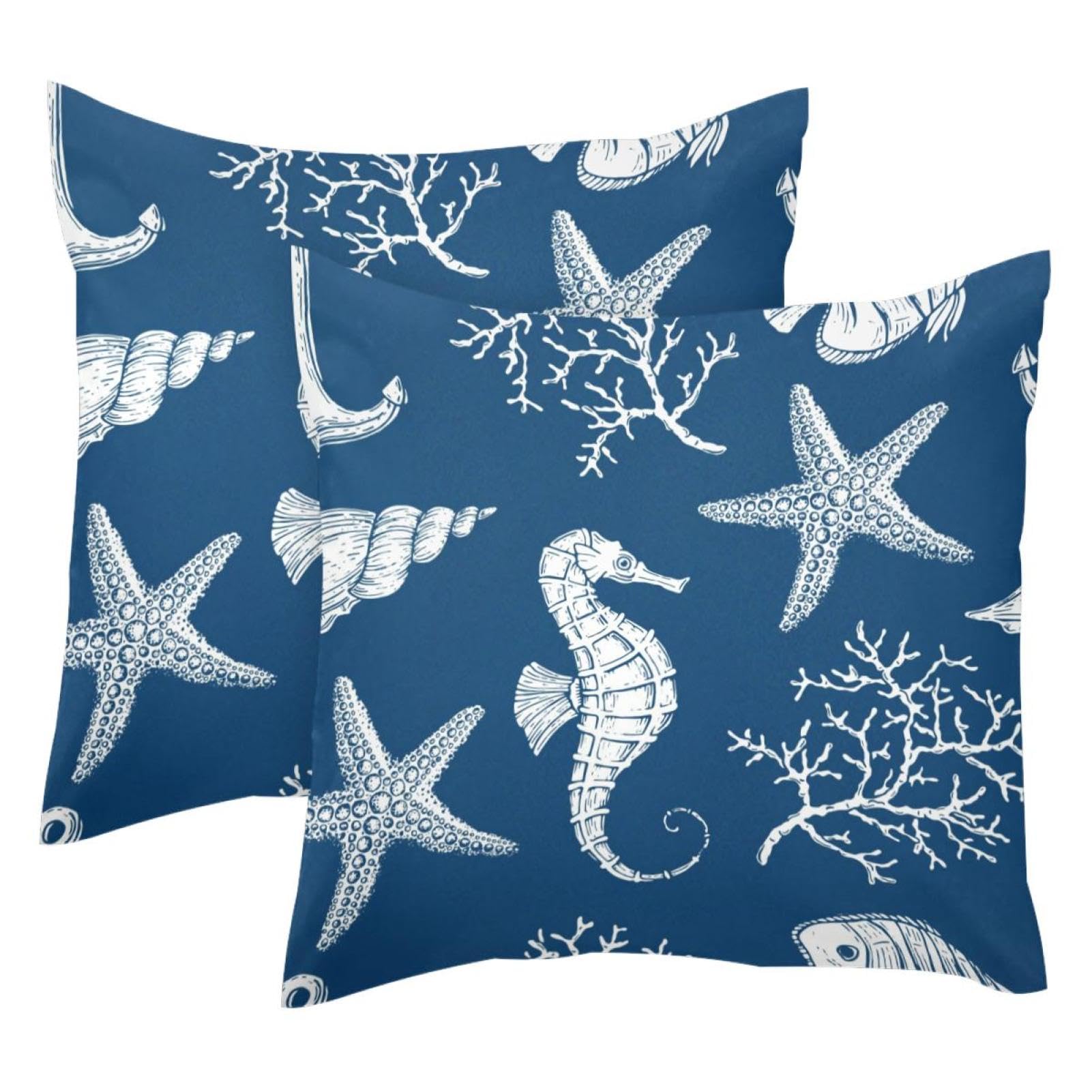 Housses de coussin bleu océan en velours pour créer une ambiance côtière dans le salon