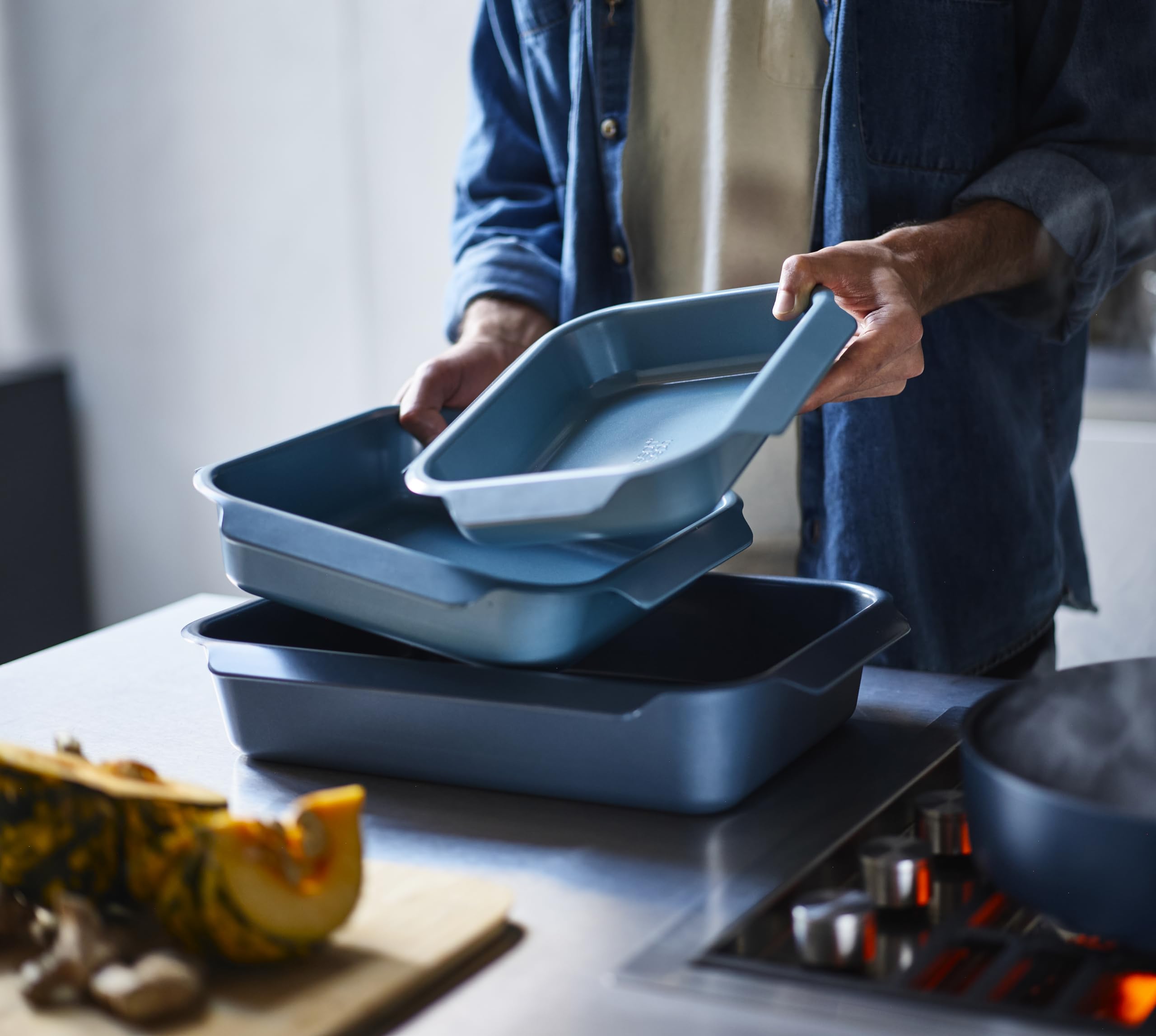 Joseph Joseph Nest Bandeja de Horno en Acero al carbono, revestimiento Antiadherente para Hornear, Asar, Cocinar, con 4 asas inclinadas, 41cm x 30cm x 8cm, Azul