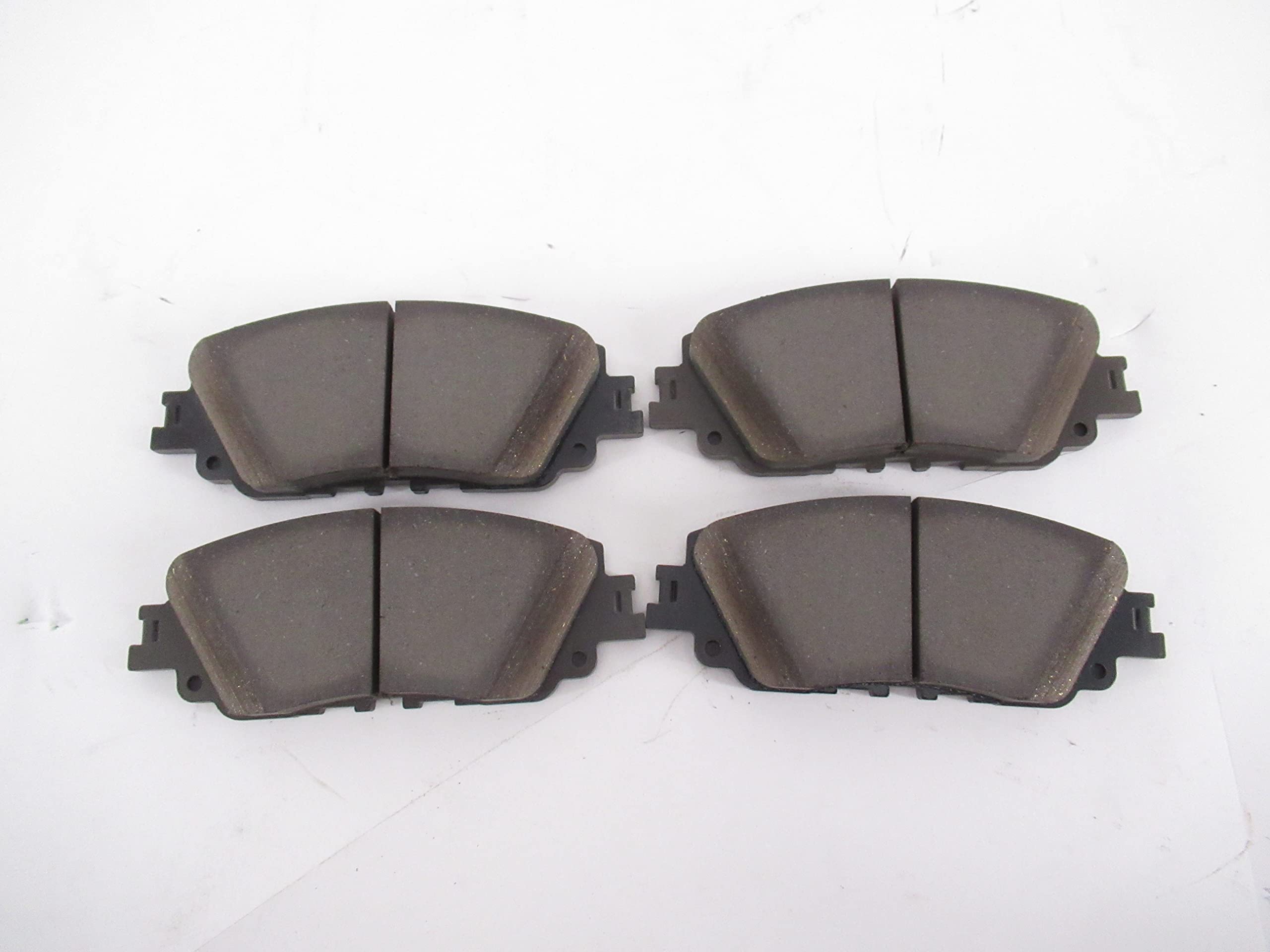 あぱ OEM Genuine Toyota Tacoma Front Brake Pads 04465-AZ100