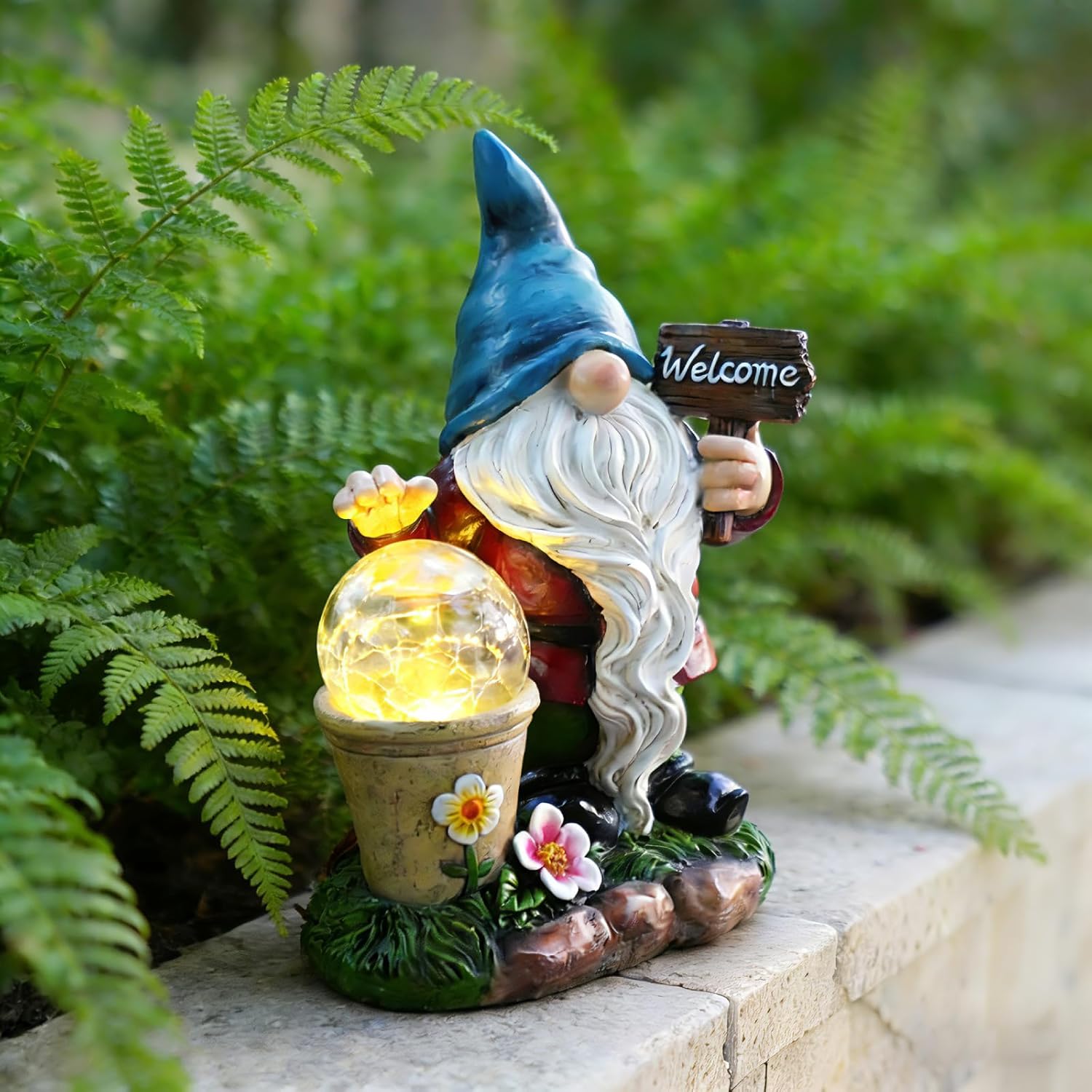 Cynkeyee Garden Gnome Outdoor Statue Decor - Solar Gnomes Figurine, Outdoor Gnome Decor, Gnomes Decorations for Yard with Solar Light, Gnome Sculptures for Patio Lawn Ornaments 6.5x4x8.5 Inch