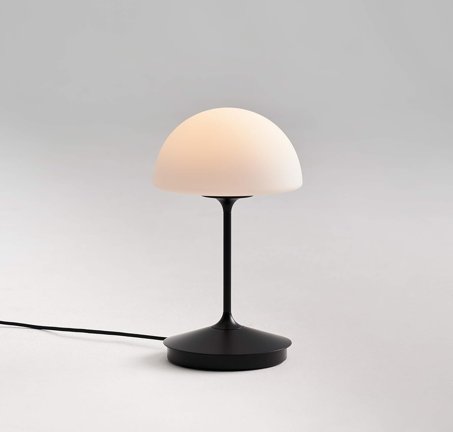 PENSEE Table Lamp Black