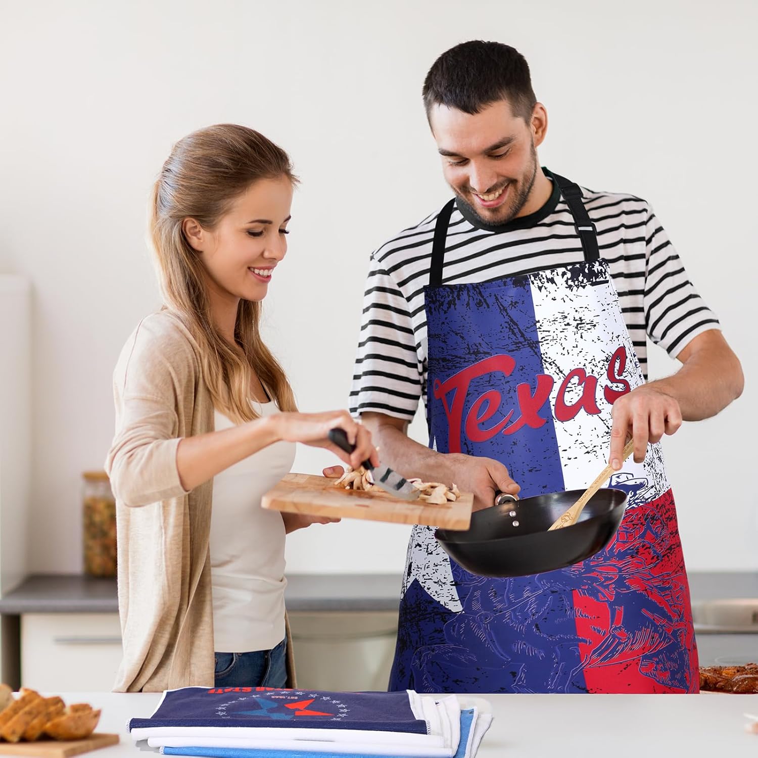 Texas Souvenirs Gifts Kitchen Set Include 1 Apron 4 Bluebonnets Kitchen Towels 2 Wooden Spoons Texas Decorations Gifts for Women Housewarming Family Reunion - Image 7