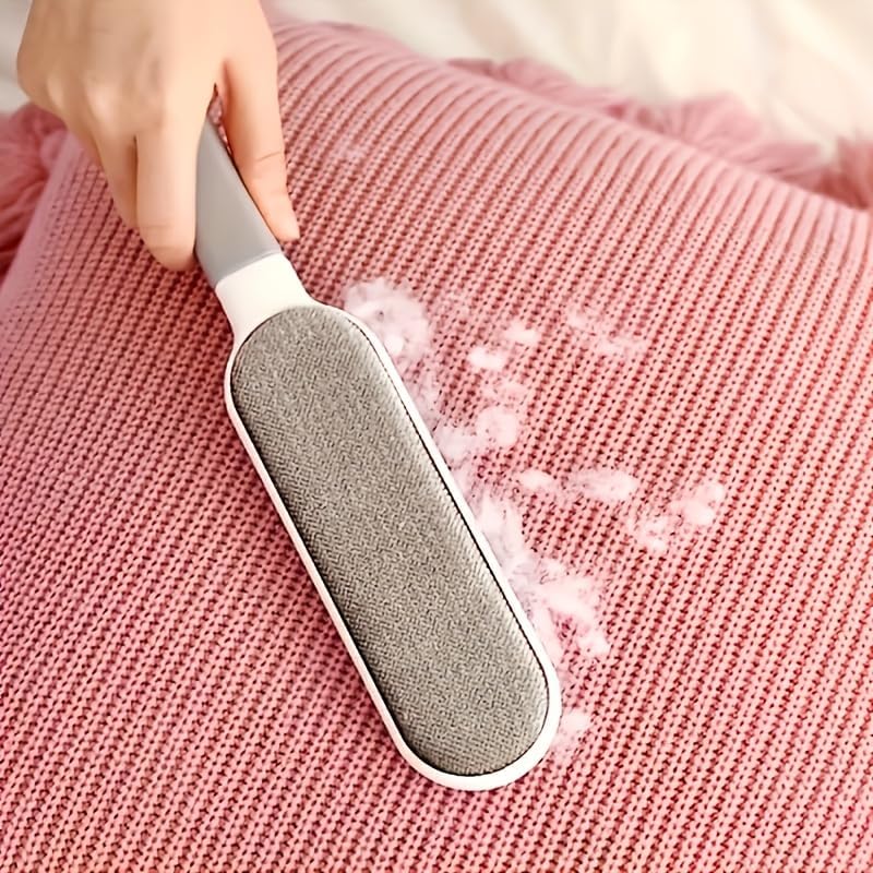 A Double-Sided Manual Dust Brush, a Reusable Pet Hair Remover Suitable for Clothes, Bedding, Sofas, Furniture, And an Anti-Static Tool with a Plastic Handle, Designed for Shedding And Grooming Dogs
