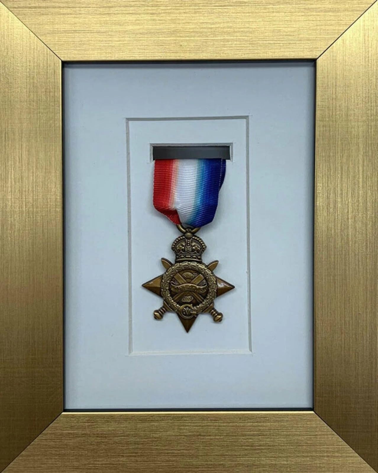 Kwik Picture Framing Ltd 1 Medal Military Medal Frame 23x18cm, White Mount - War Medal Shadow Box Display Case | Military Memorabilia Wall Hanging Frame