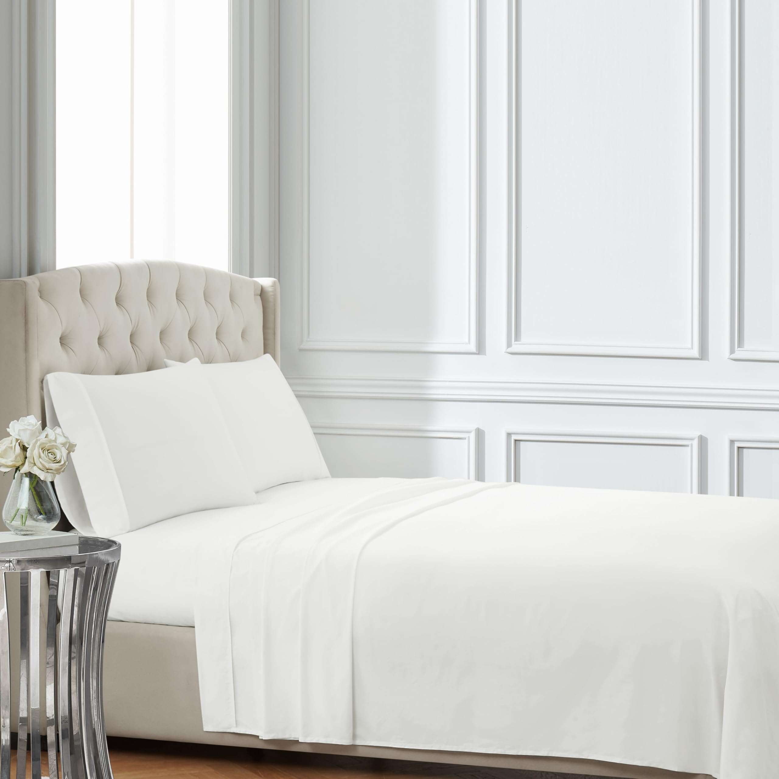 Parure de lit satin de coton blanc Badgley Mischka pour vos nuits en très grand lit