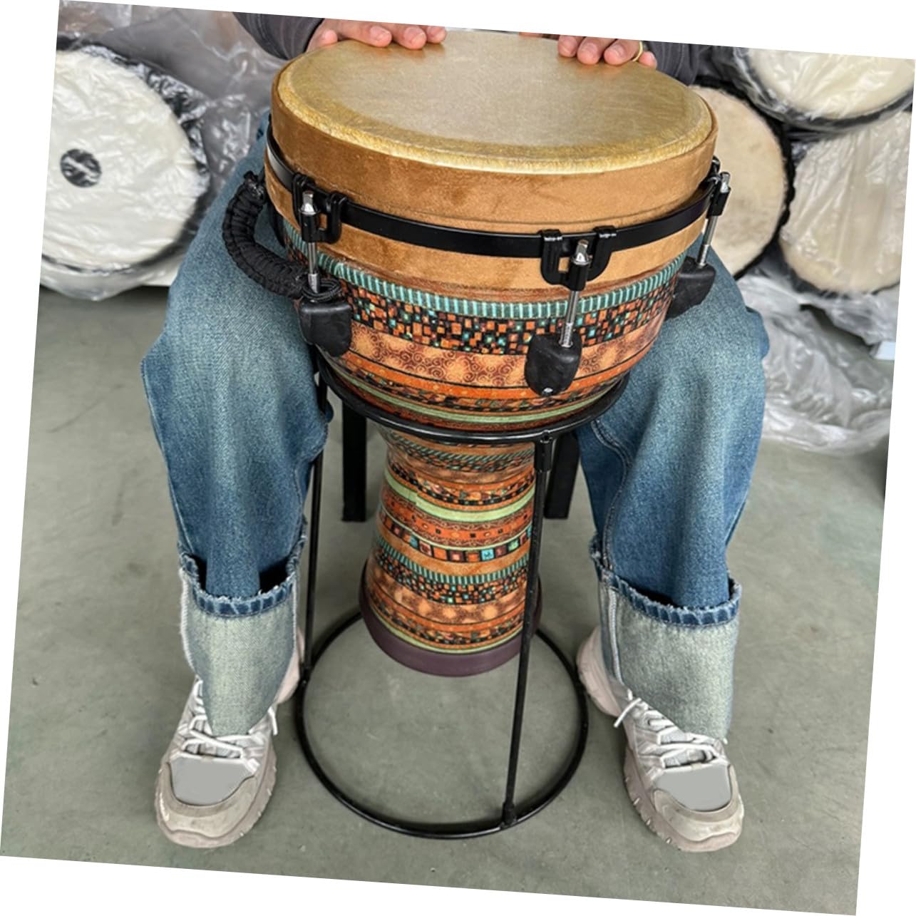 Soporte para Djembé de Acero al Carbono, 1 Pieza, Fácil Instalar | Diseño Sencillo, Elegante, Acabado Impecable y Fino, Alta Durabilidad, Uso en Escenario y Conciertos