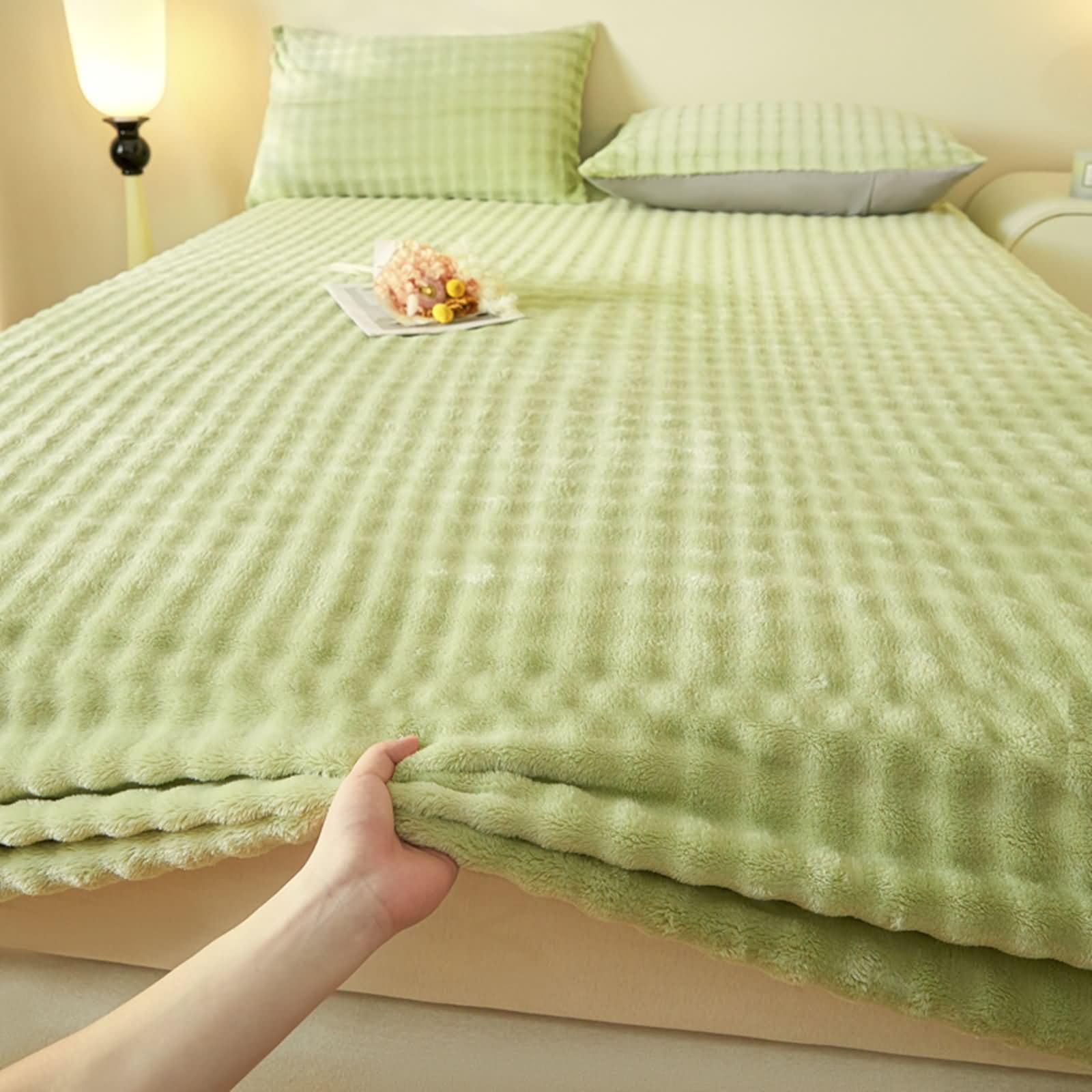 KnSam Prześcieradło z gumką 200 x 220 cm, ochrona z 2 poszewkami na poduszki, jednokolorowe prześcieradło z gumką, aksamitne, 3-częściowe, tekstylia, klasyczne prześcieradło do łóżka, zielone, do