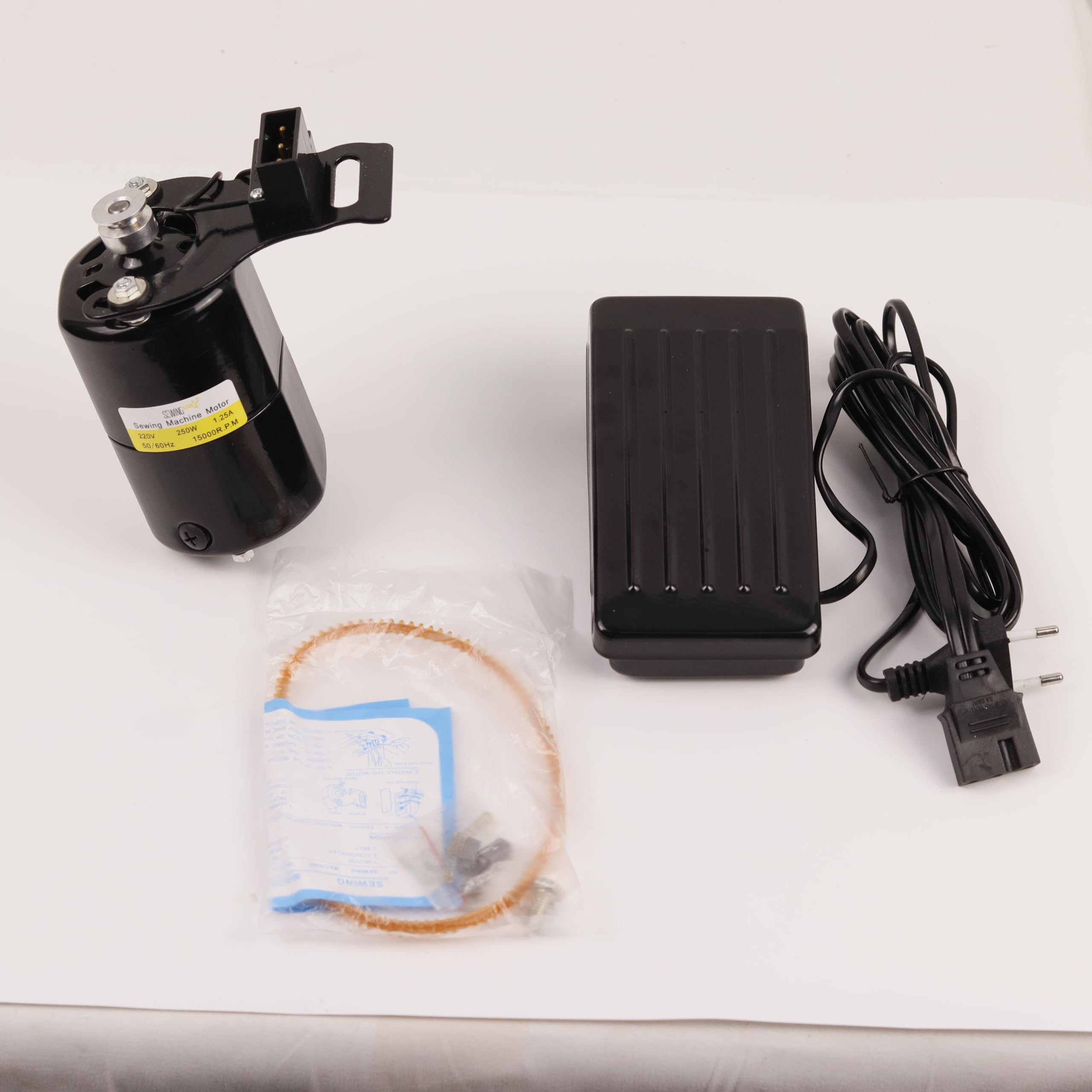 Motore per macchina da cucire, 250 W, 10000 giri/min, rotazione in senso antiorario con controller a pedale, cintura e accessori da cucito compatibile con varie marche di macchine da cucire domestiche