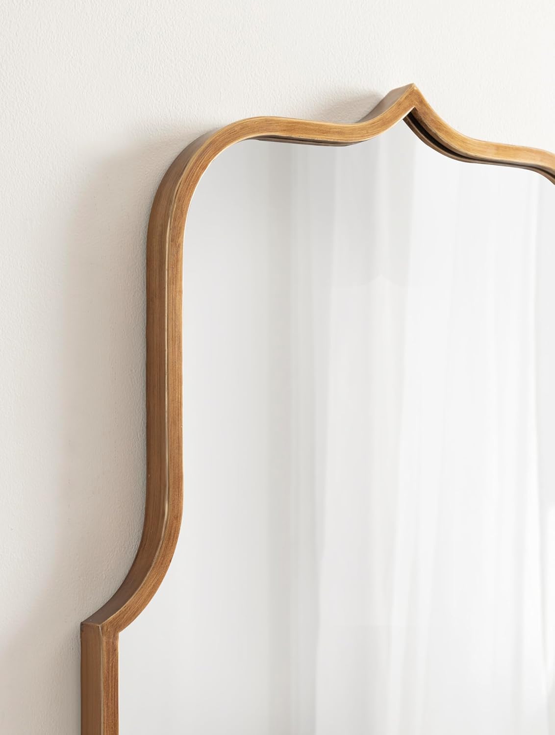 Kate and Laurel Gezella Scallop Arched Wall Mirror