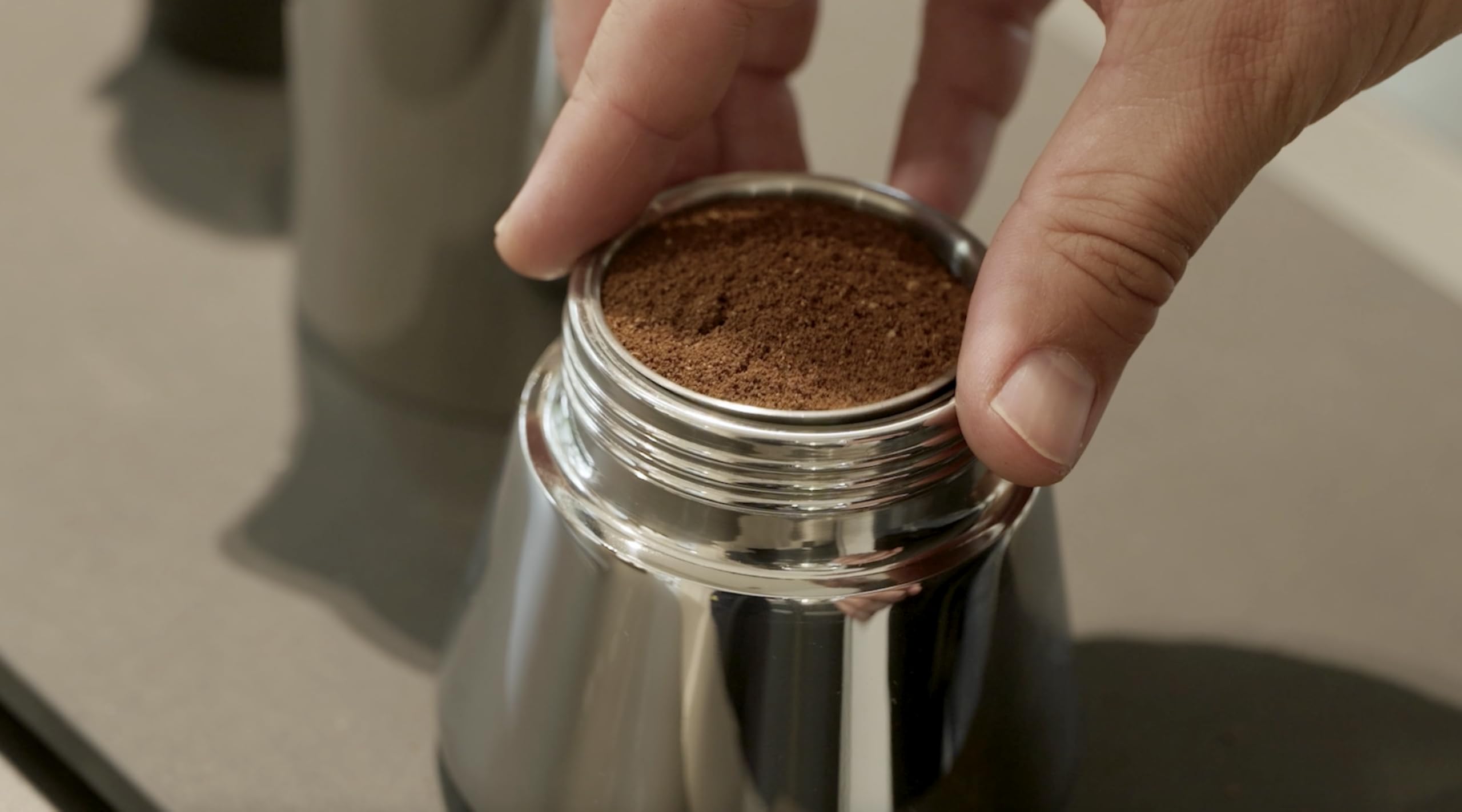 VIA CREMA MOKA DE ACERO INOXIDABLE - Jarra de Espresso de 4/6 Tazas [200/300 ml] (4 Tazas / 200ML)