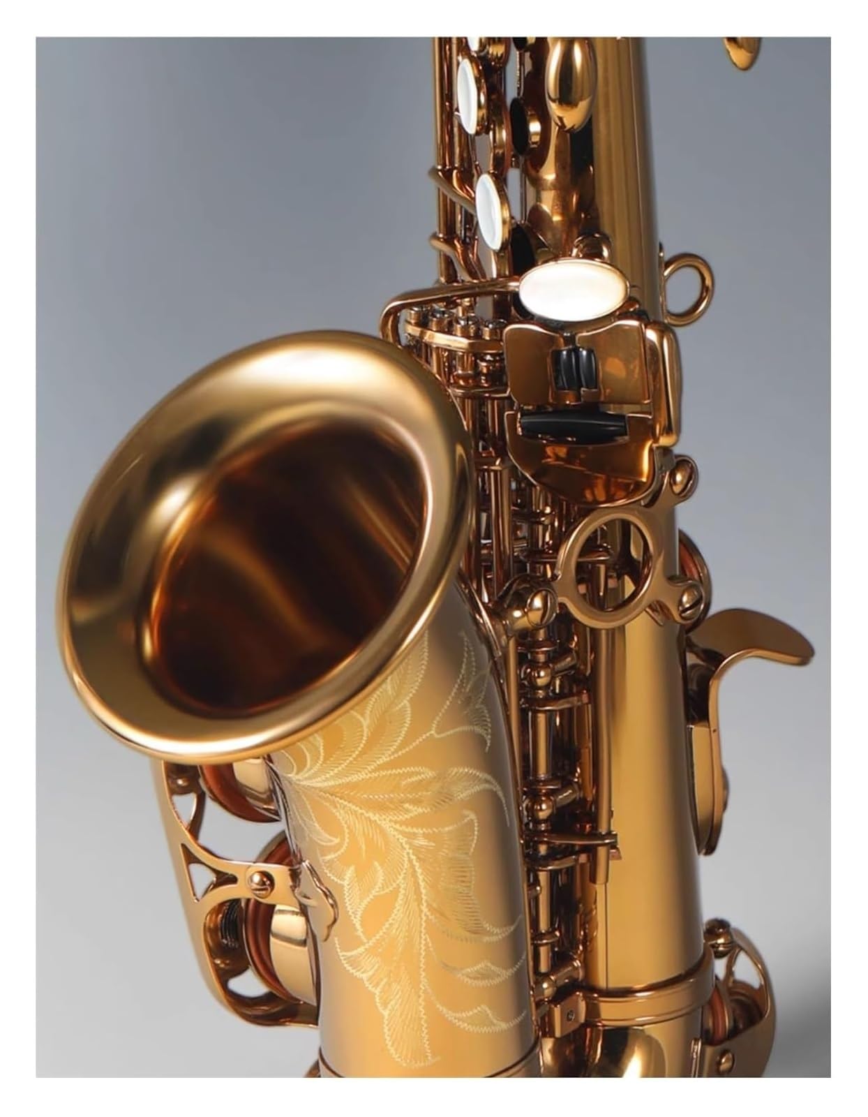 Musikinstrumente mit Schalenknopf, Saxophon. Kleines gebogenes B-Sopraninstrument