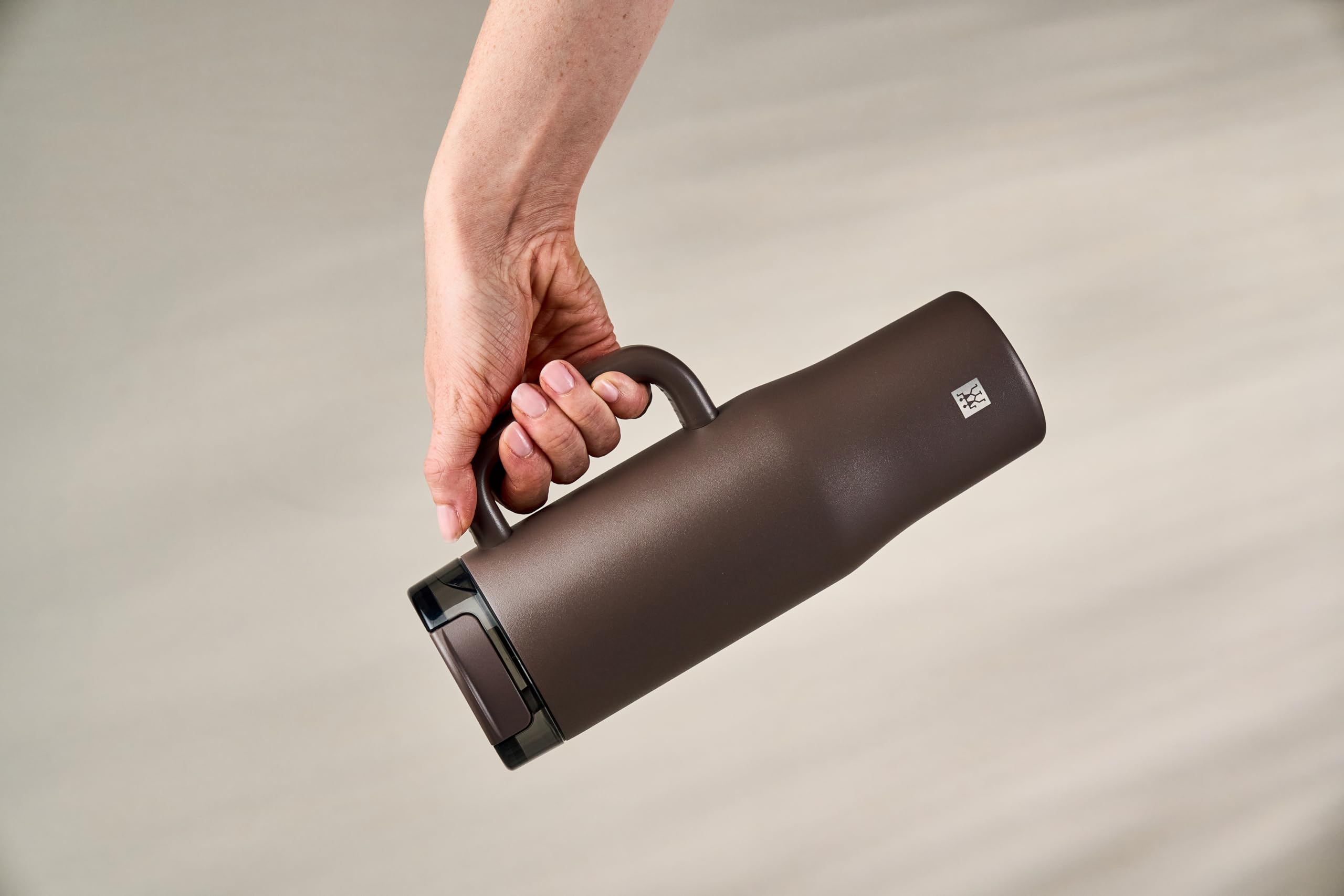ZWILLING THERMO PLUS Thermobecher mit Strohhalm 900 ml, Tumbler, bis zu 12 Std. eiskalt, doppelwandig, auslaufsicher, leicht, spülmaschinengeeignet, BPA-frei, Chocolate