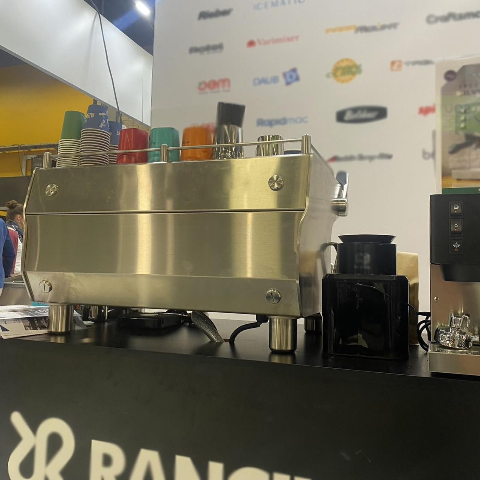 Cepillo de limpieza para máquina de espresso con 3 cabezales de cepillo de arco, limpiador automático de café molido, extraíble y fácil de limpiar para uso doméstico, cafetería o restaurante