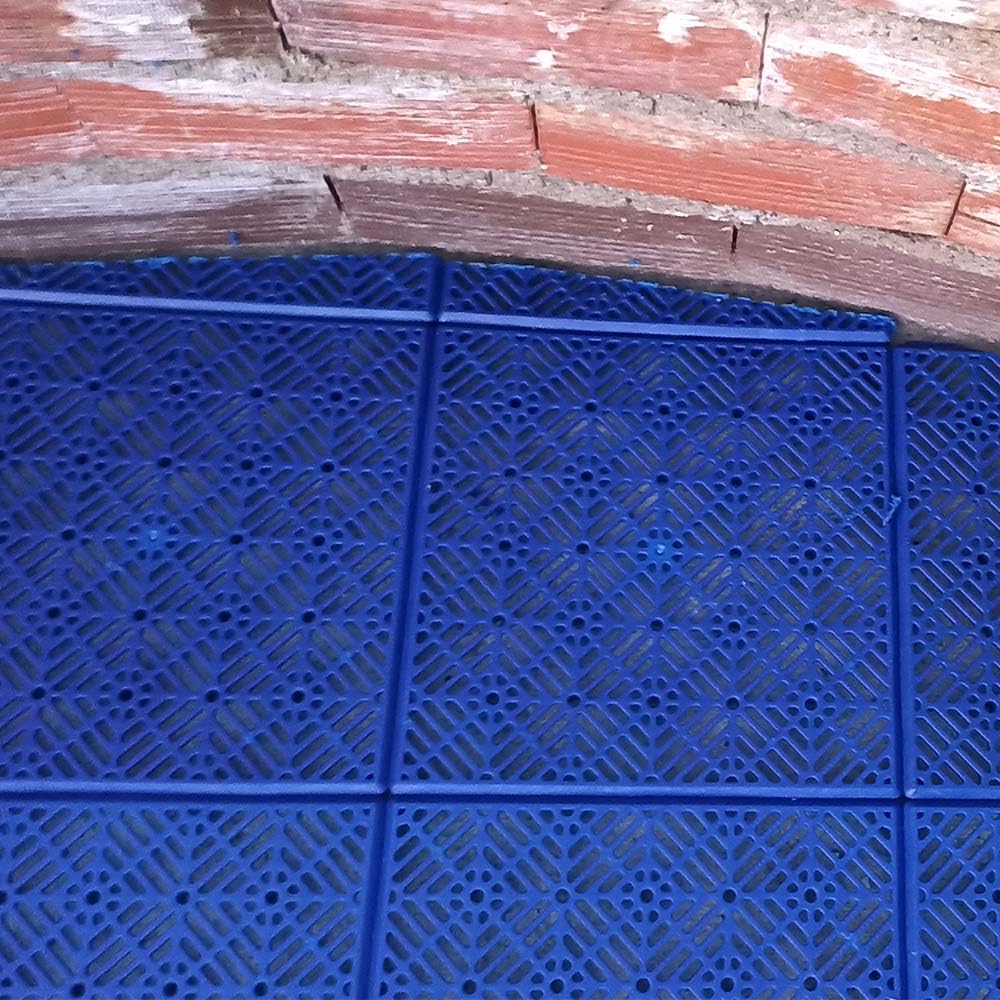 36 Losetas Antihumedad Azul ≈3m² Piscinas Terrazas Camping Baño | Higiénicas. Evitan la humedad y charcos en duchas, patios, jardines y caravanas. Montaje DIY. Hechas en España. 30x30x1,5cm.