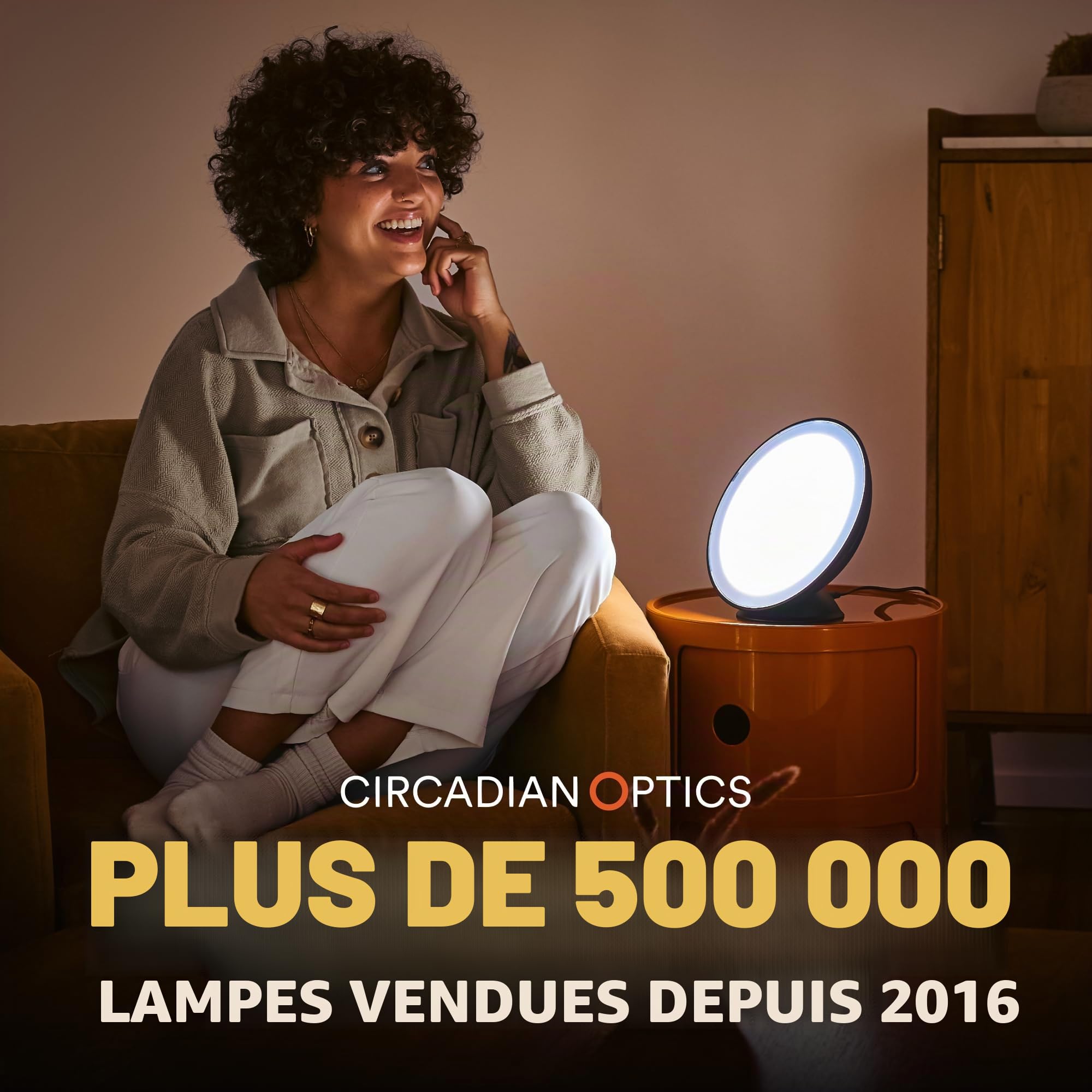 Circadian Optics Luxy Lampe de bureau luminothérapie | Vu dans Shark Tank | 10 000 lux LED à spectre complet sans UV | Ultra compacte et portable | Lampe de lumière du soleil pour les bleus