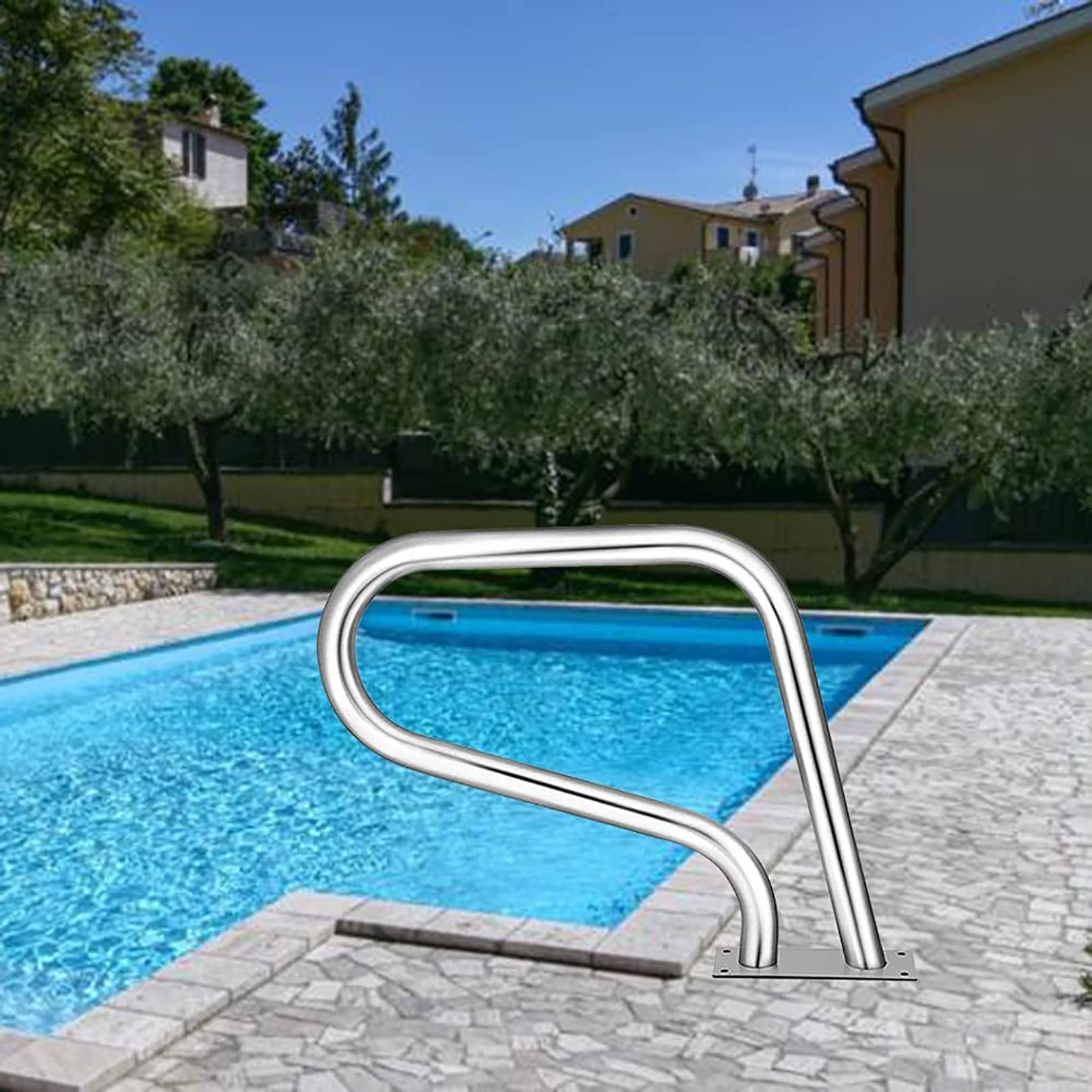 Rampe de piscine en acier inoxydable pour sécuriser le spa du jardin