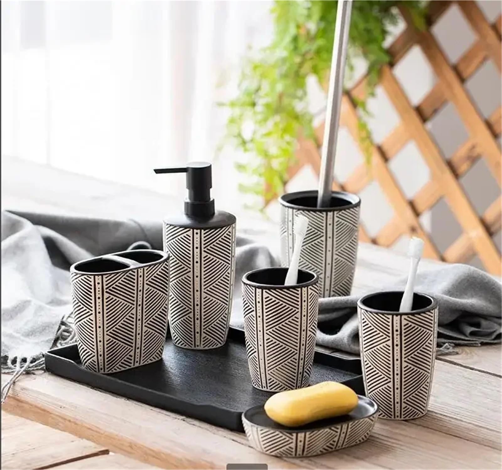 Badezimmer Zubehör Set Schwarz gestreiftes Waschset, Seifenspender, Mundwasserbecher, Toilettenbürstenset, Badezimmerzubehör aus Keramik(7 Piece Set)