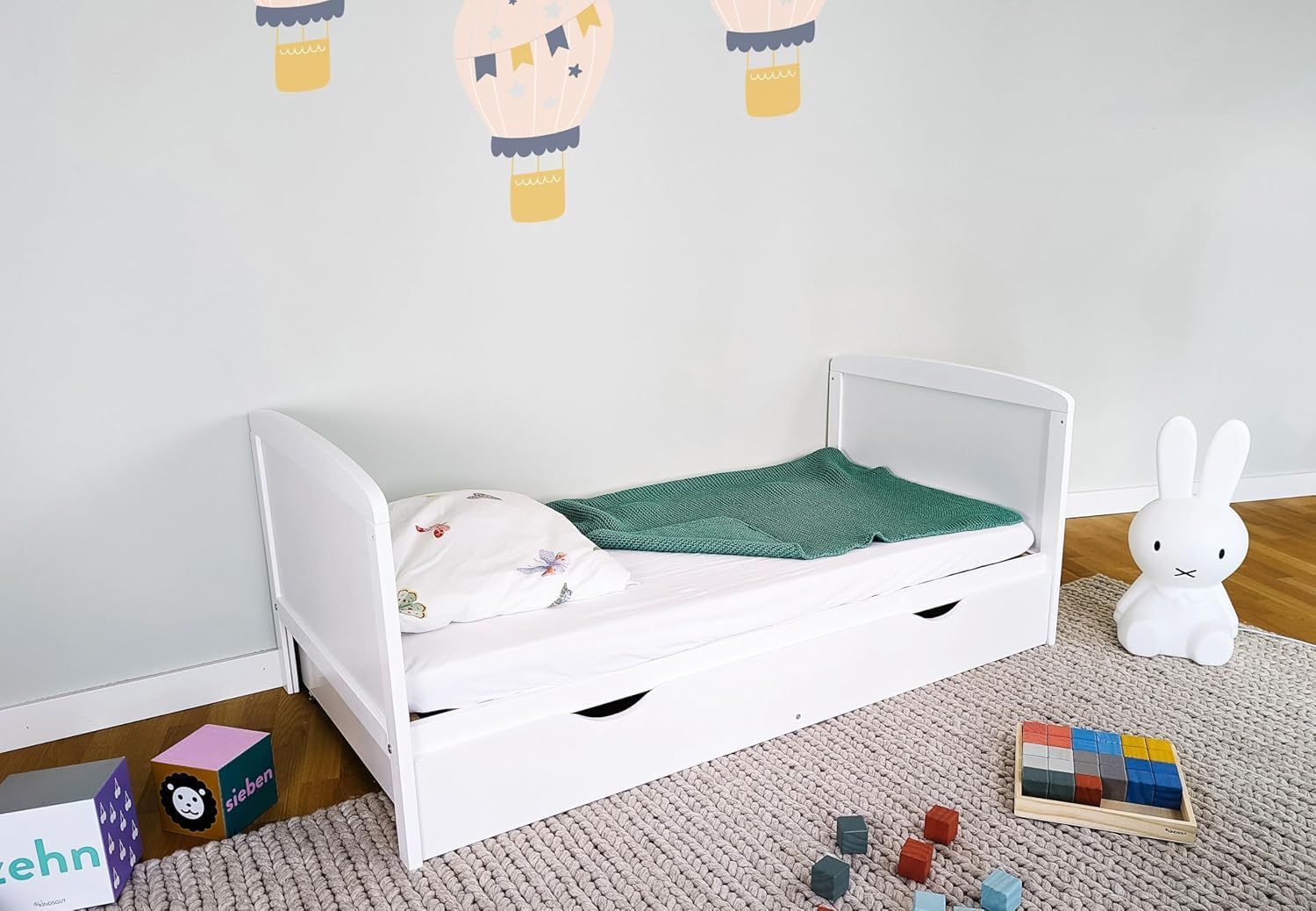 Kids Collective Lettino per bambini 70x140 Lettino trasformabile con sponde regolabili in altezza e barre rimovibili | bianco Legno massello di pino Made in Europe | dalla nascita fino ai 6 anni