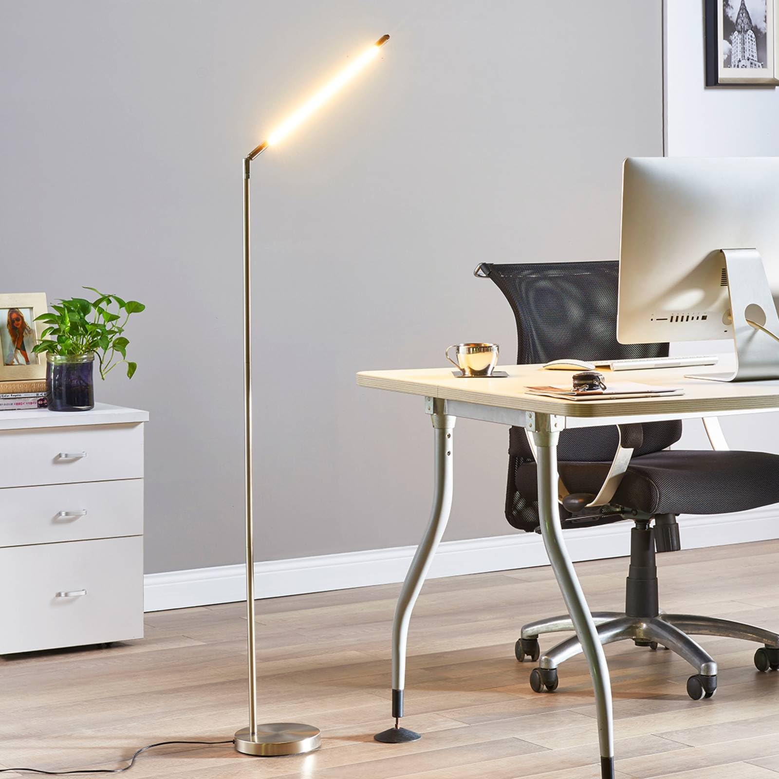 Lindby lampa podłogowa LED 'Jabbo', styl nowoczesny, m. in. do biura, kolor aluminiowy, szary, cynkowy, metal