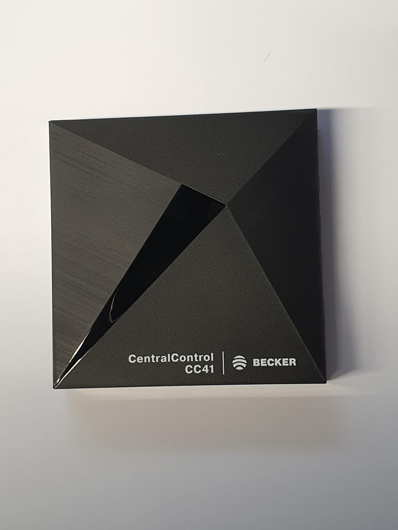 Becker CentralControl CC41 Smart-Home Zentralsteuerung für C-Tronic und C-Tronic Plus (CC41 - inkl. USB-Funkstick Centronic) und TESO-Netzwerkkabel für optimale Datenübertragung